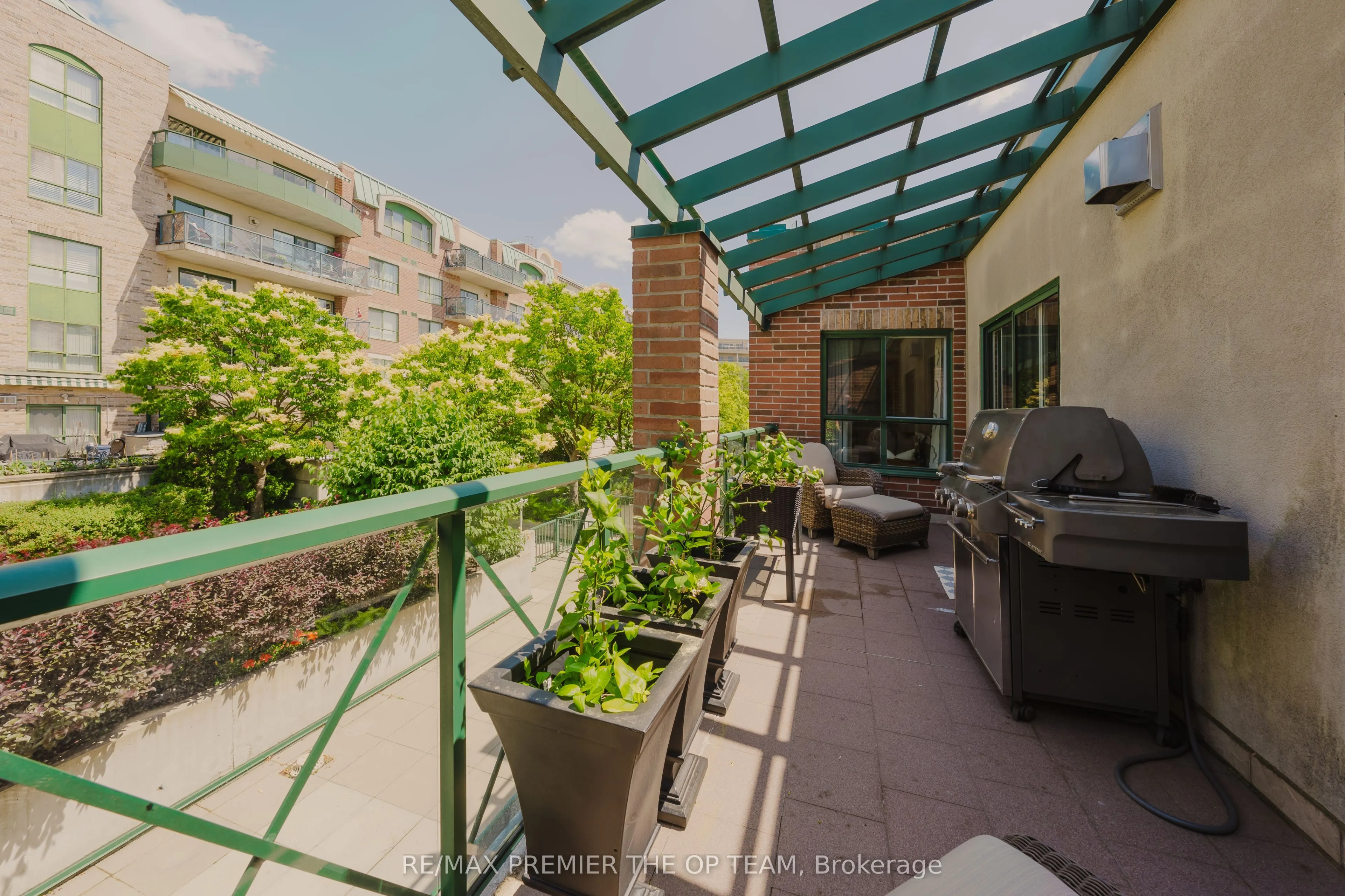 121 Woodbridge Avenue, #321