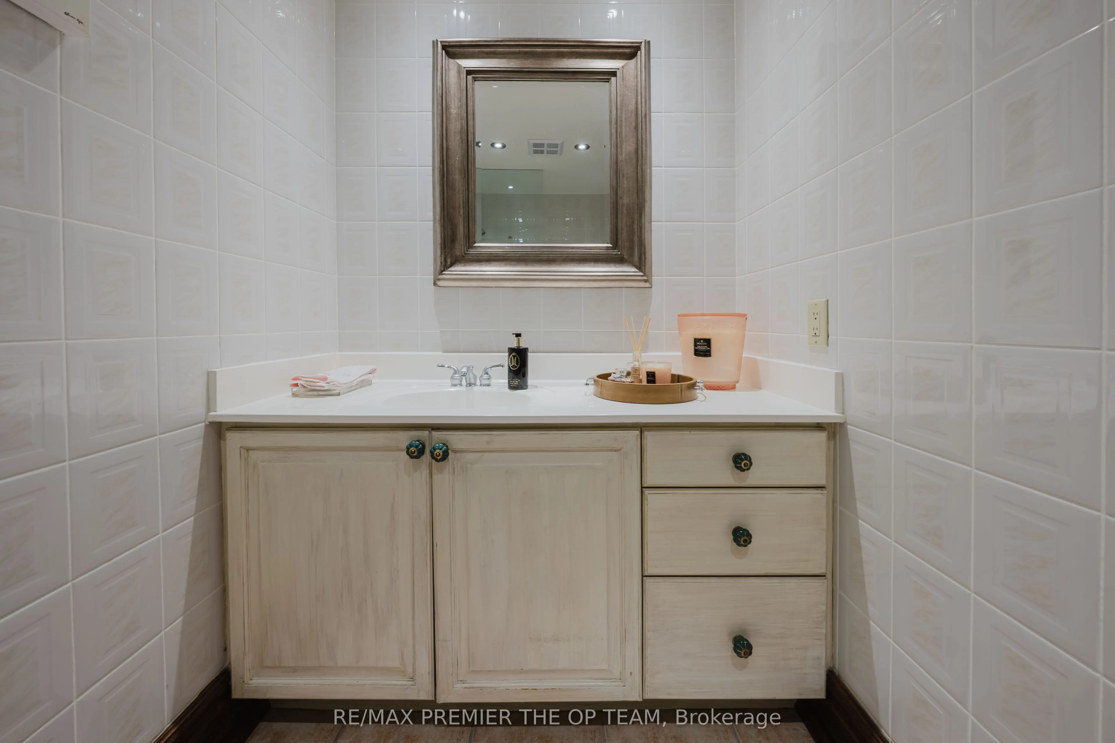 121 Woodbridge Avenue, #321