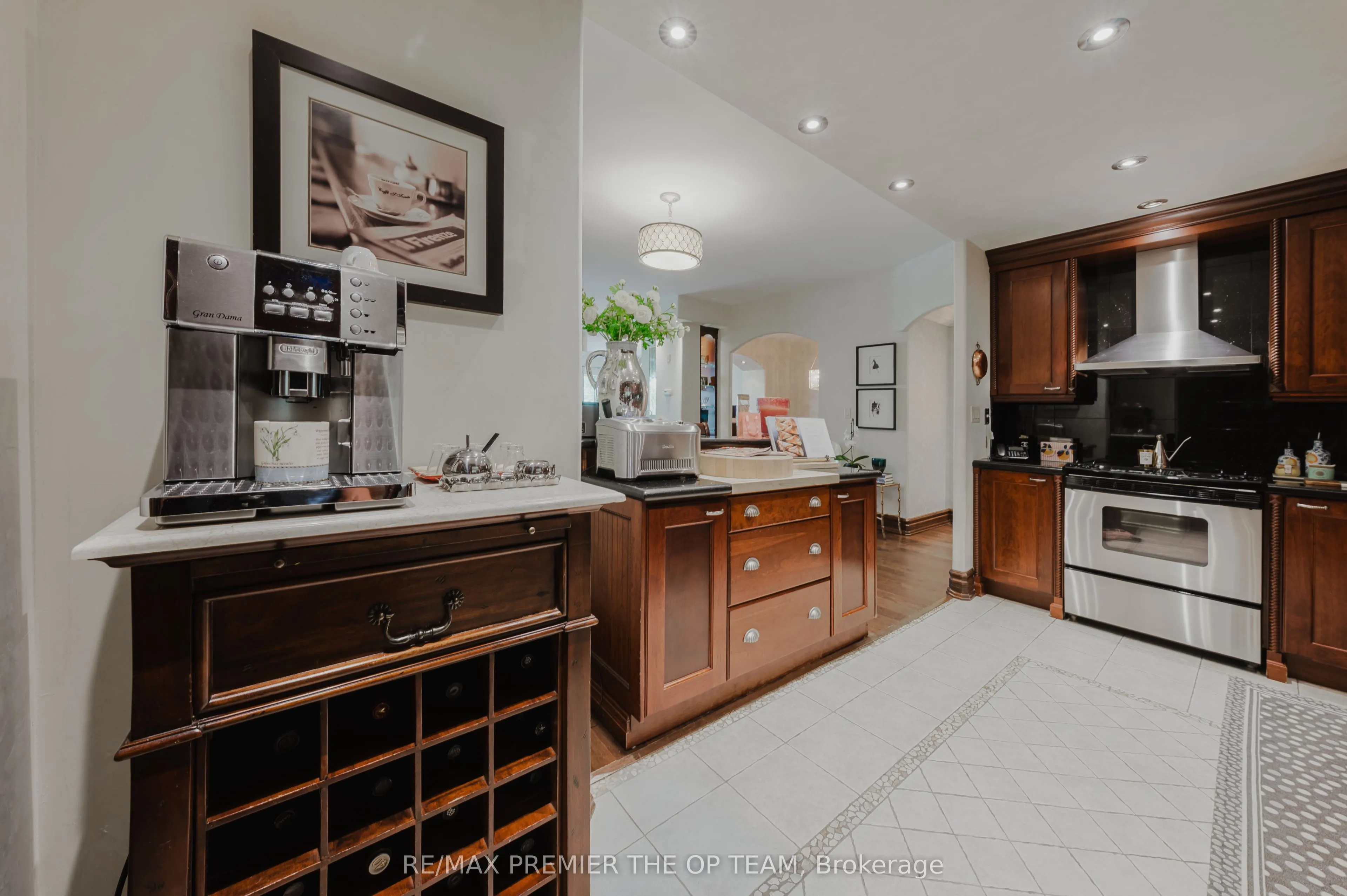 121 Woodbridge Avenue, #321