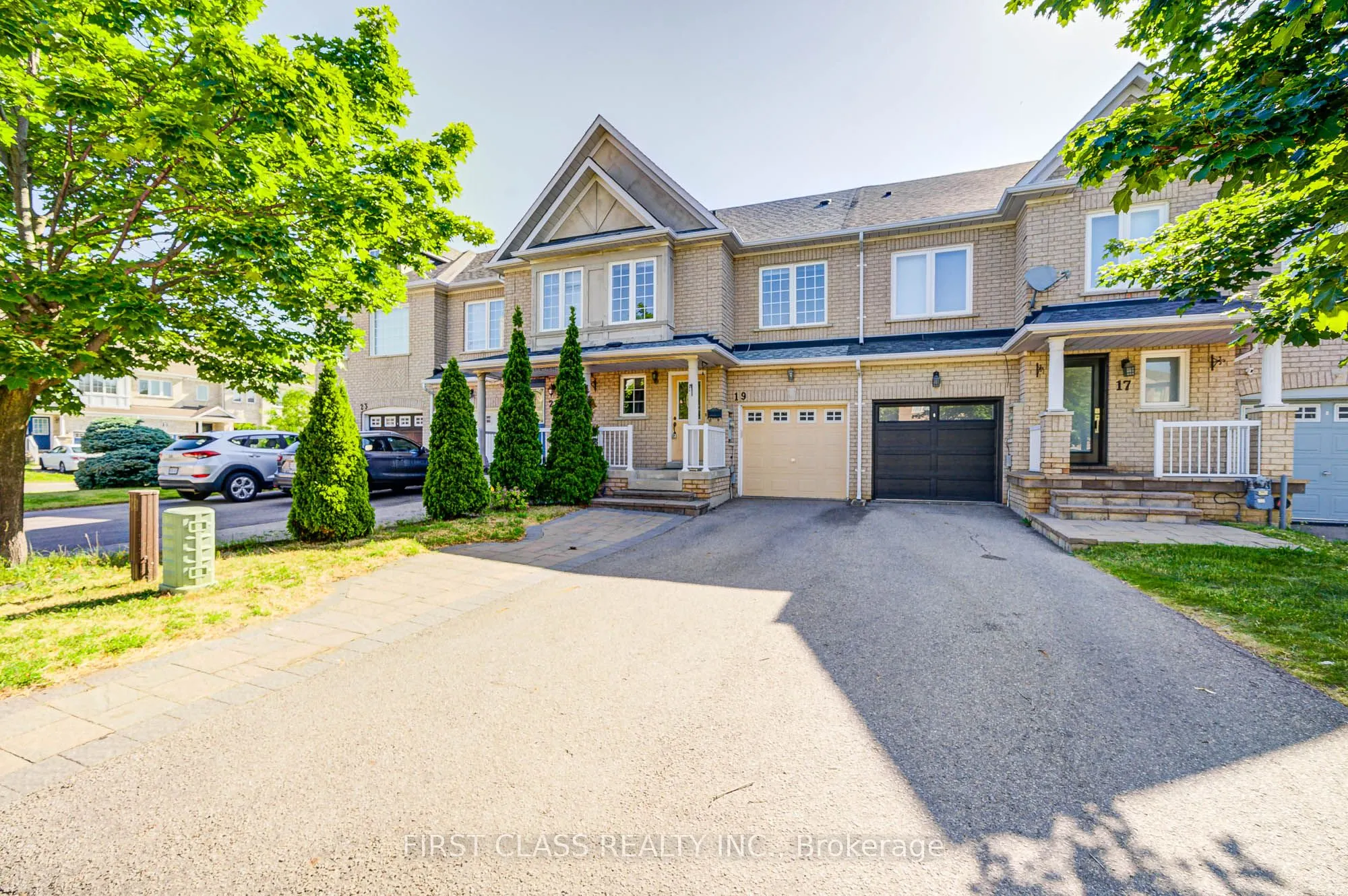 19 Benjamin Hood Crescent