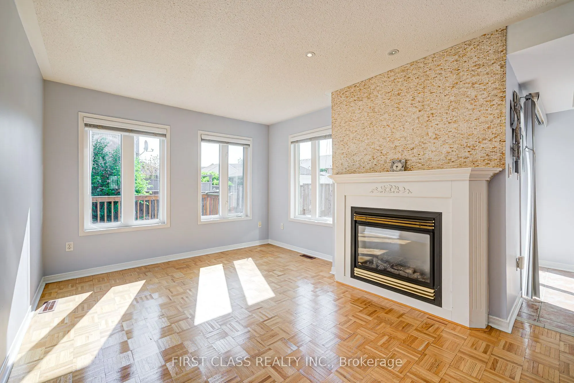 19 Benjamin Hood Crescent