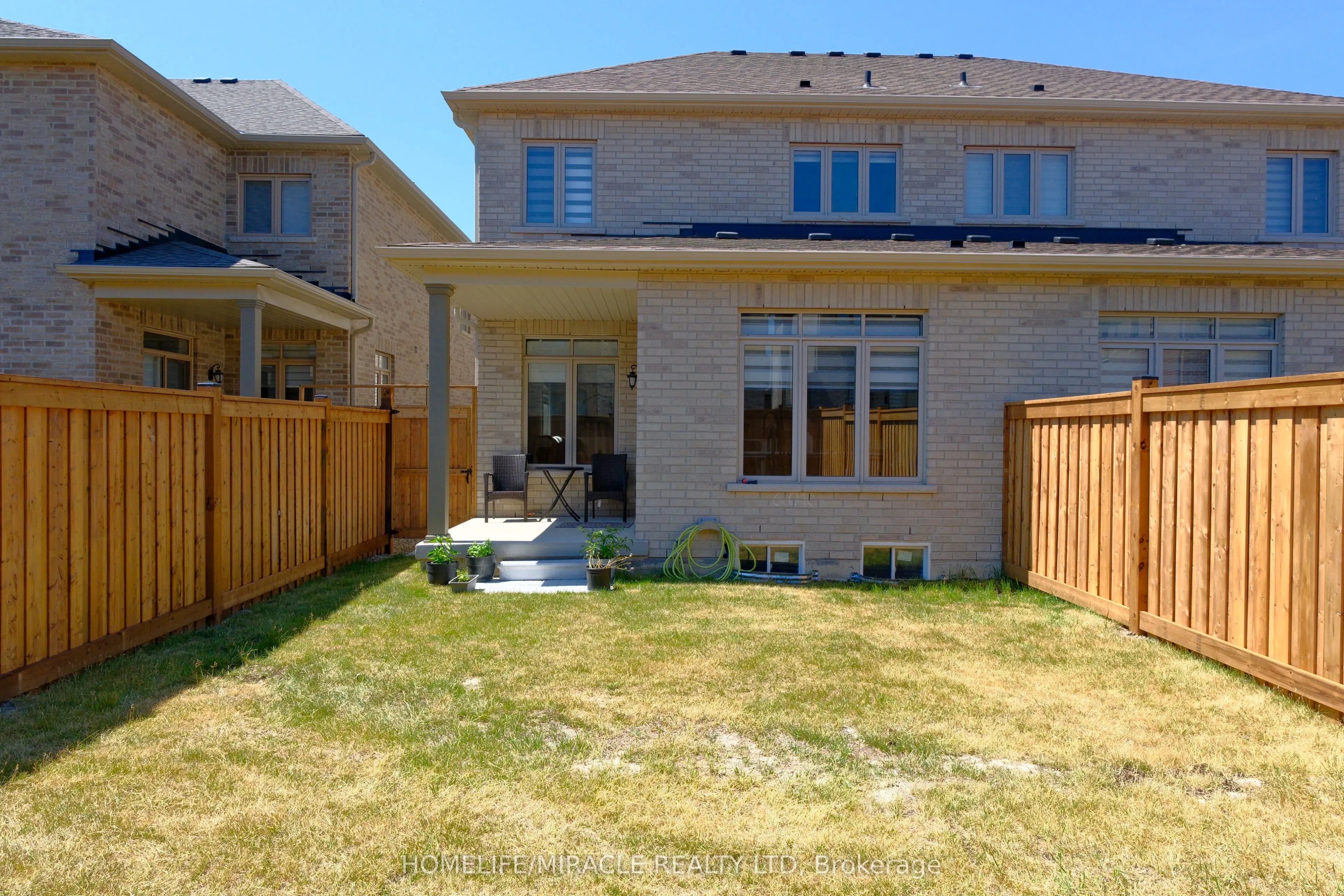 57 Ferragine Crescent