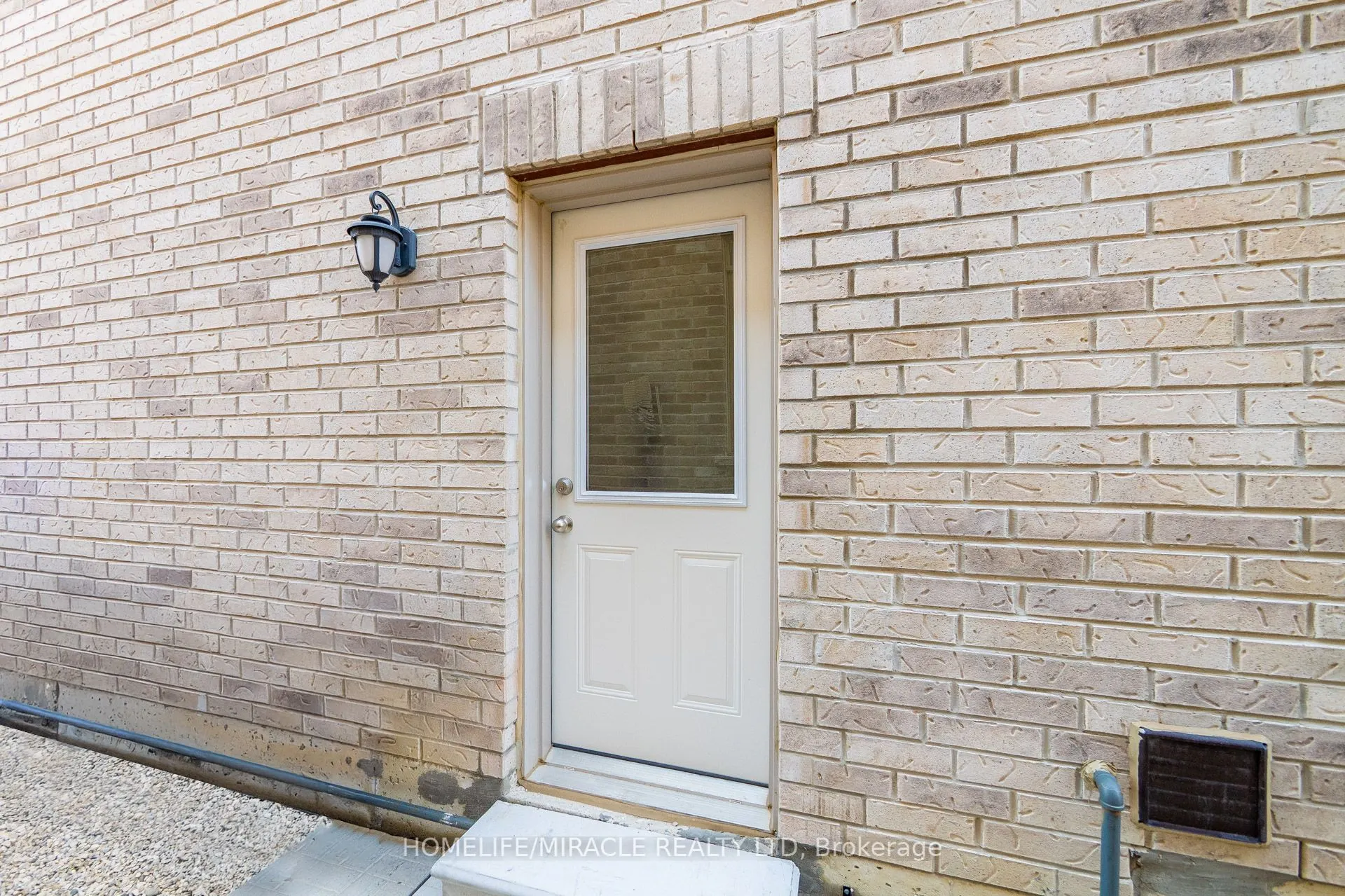 57 Ferragine Crescent