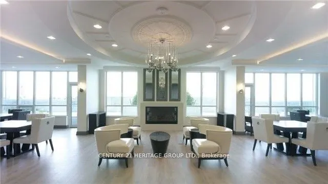 7161 Yonge Street, #718