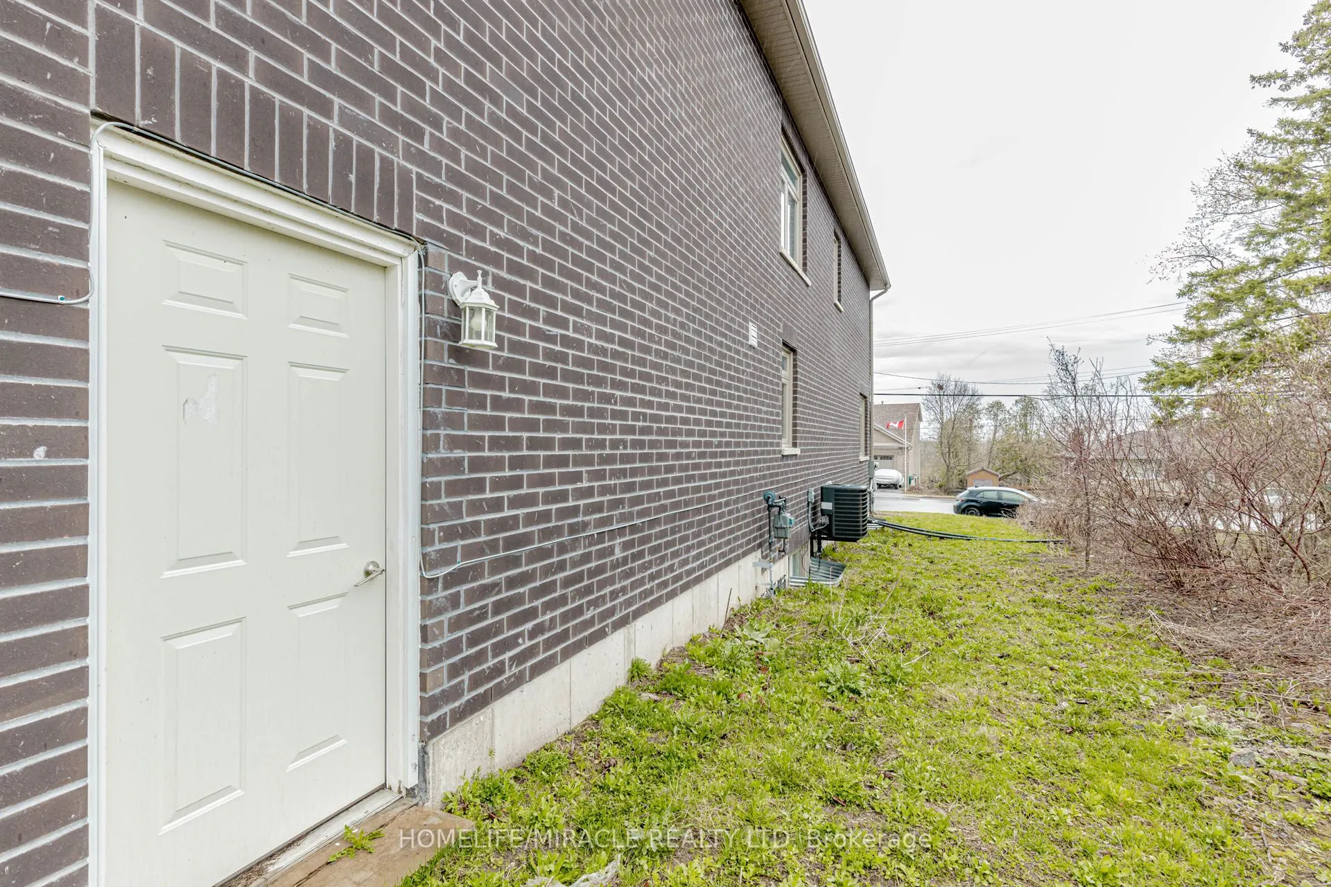 637 Simcoe Street
