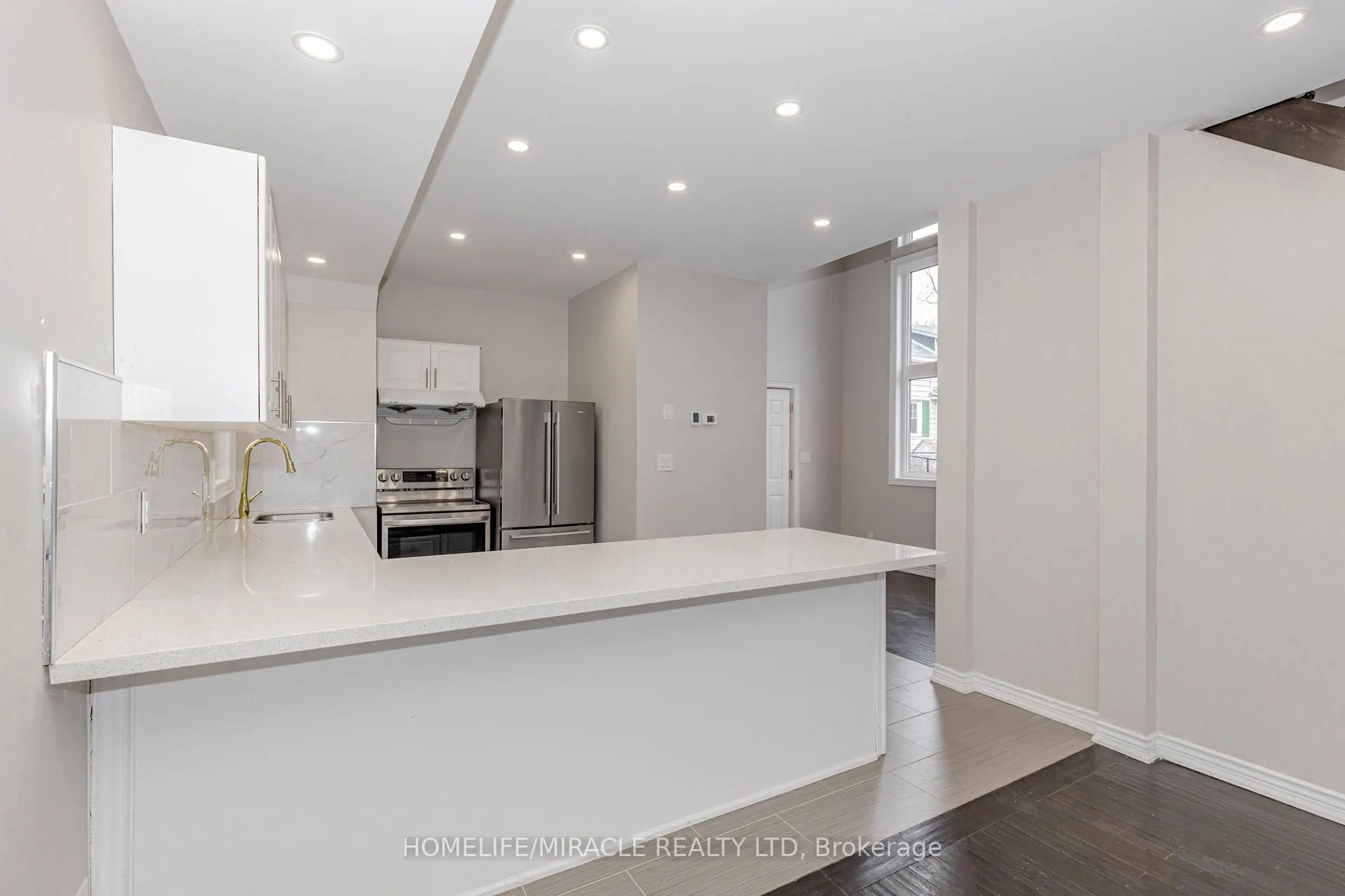 637 Simcoe Street