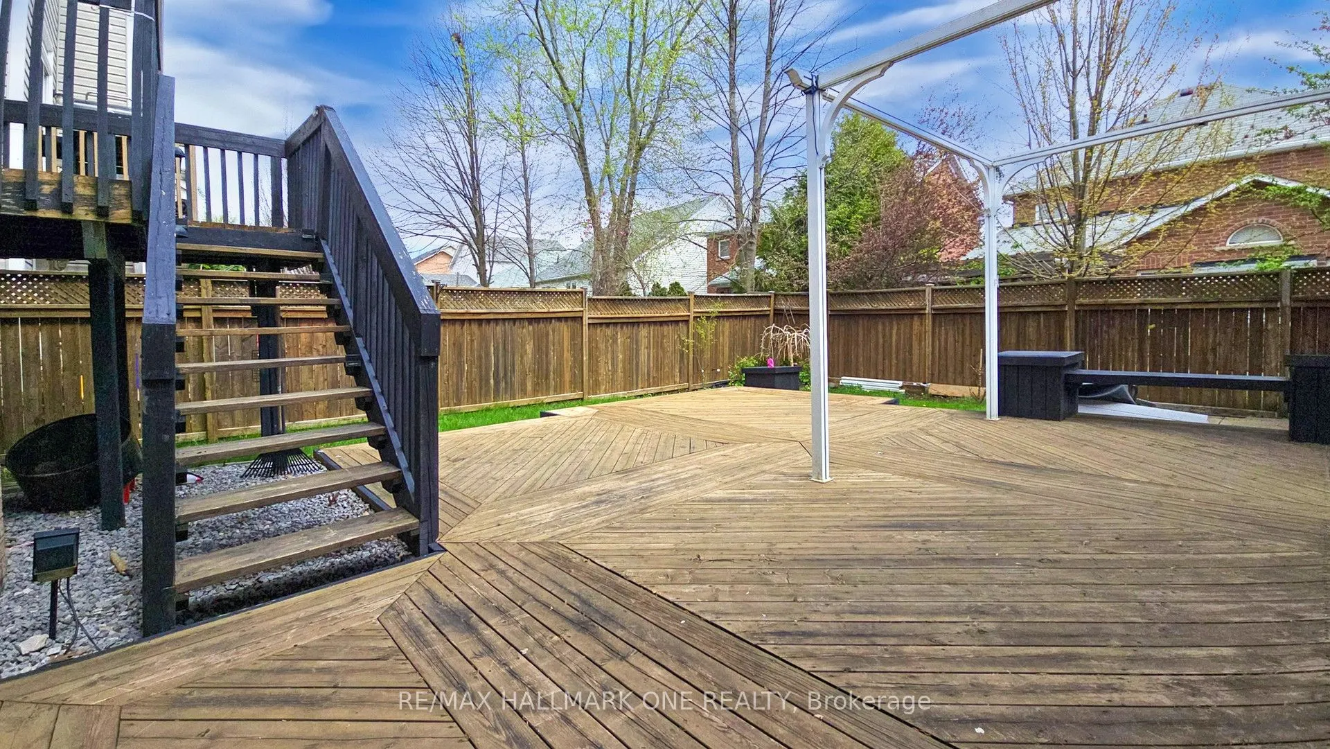 7 Laurendale Avenue