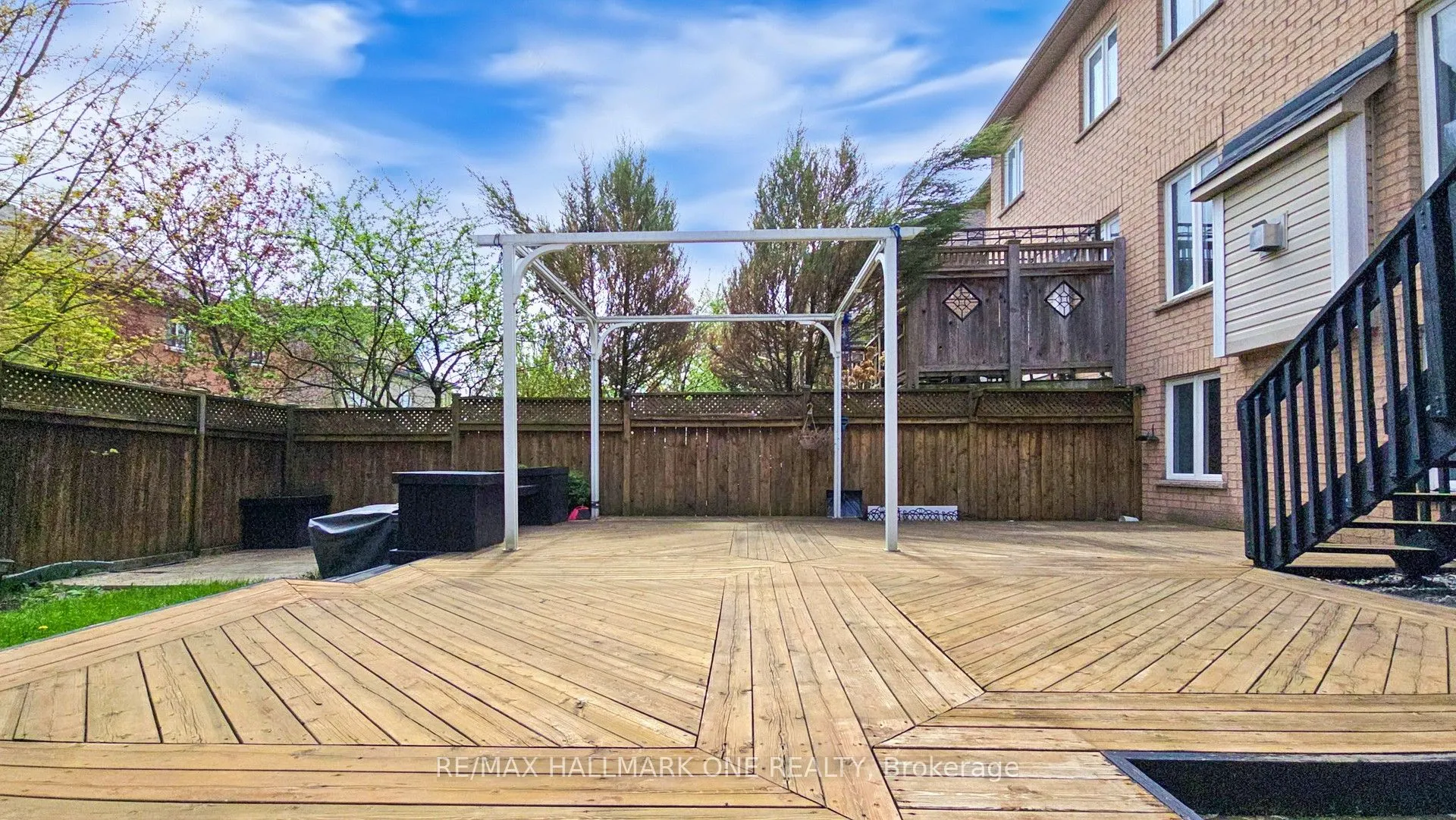 7 Laurendale Avenue