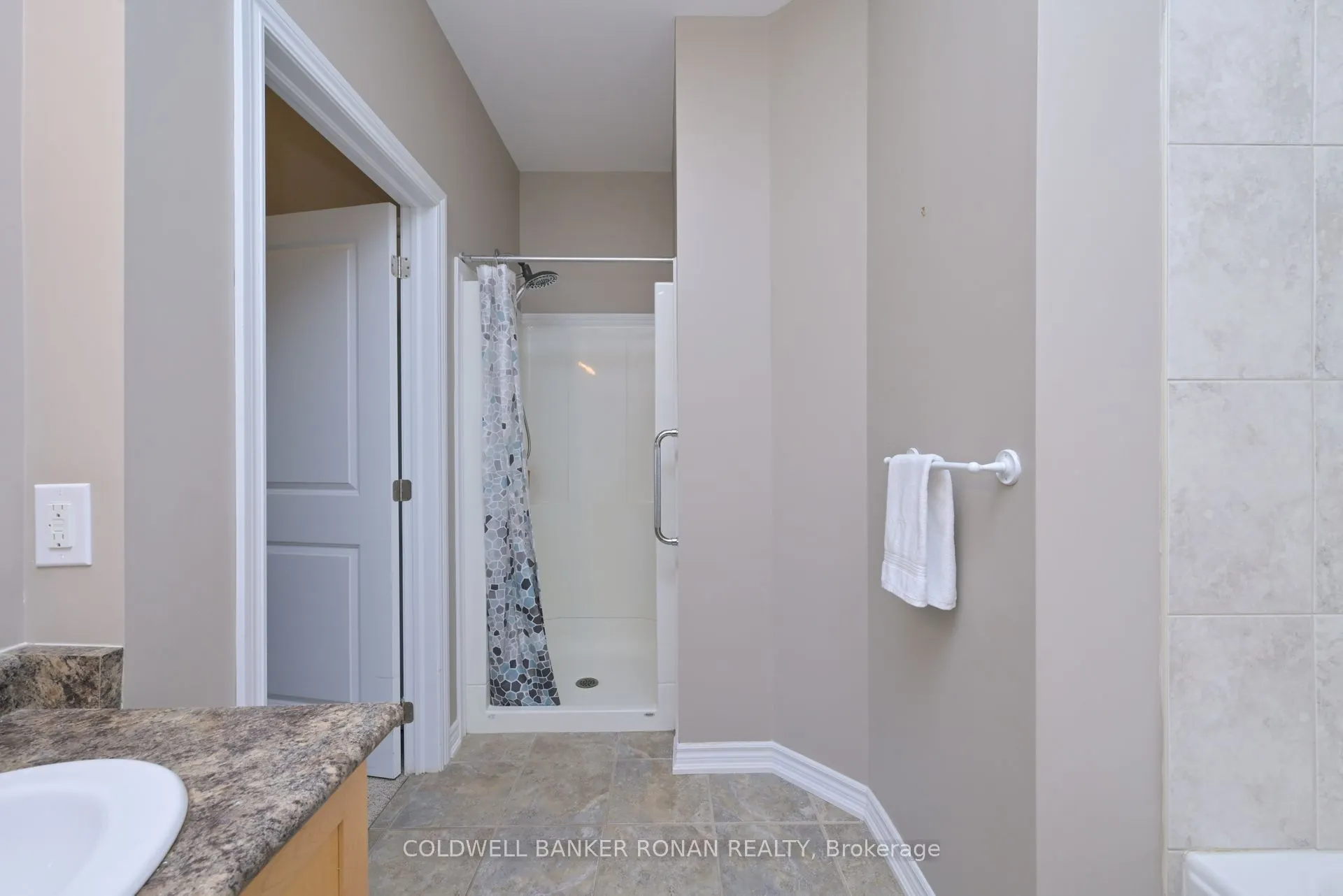 27 Kingsmere Crescent