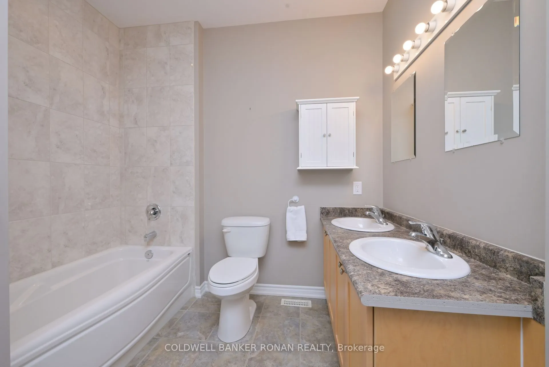 27 Kingsmere Crescent