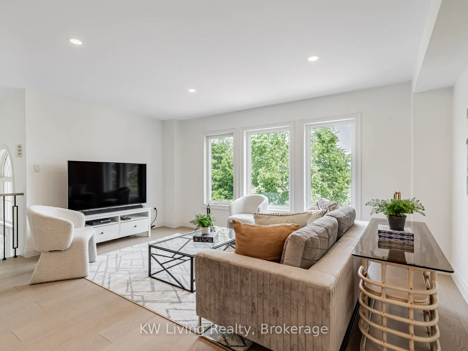 98 Leitchcroft Crescent