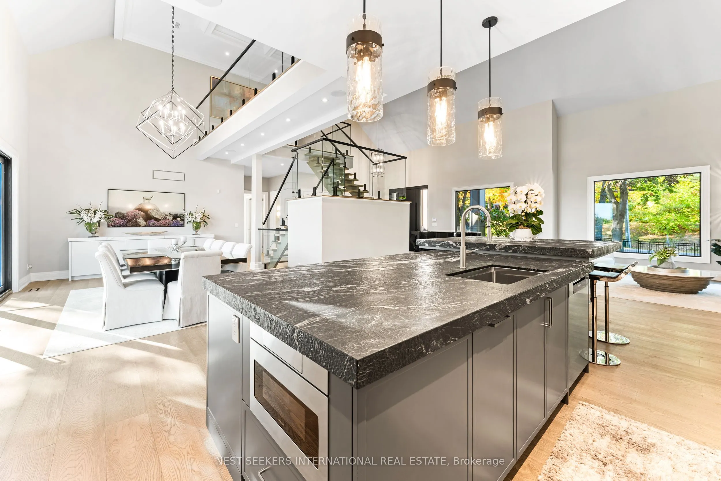 141 Kingscross Drive