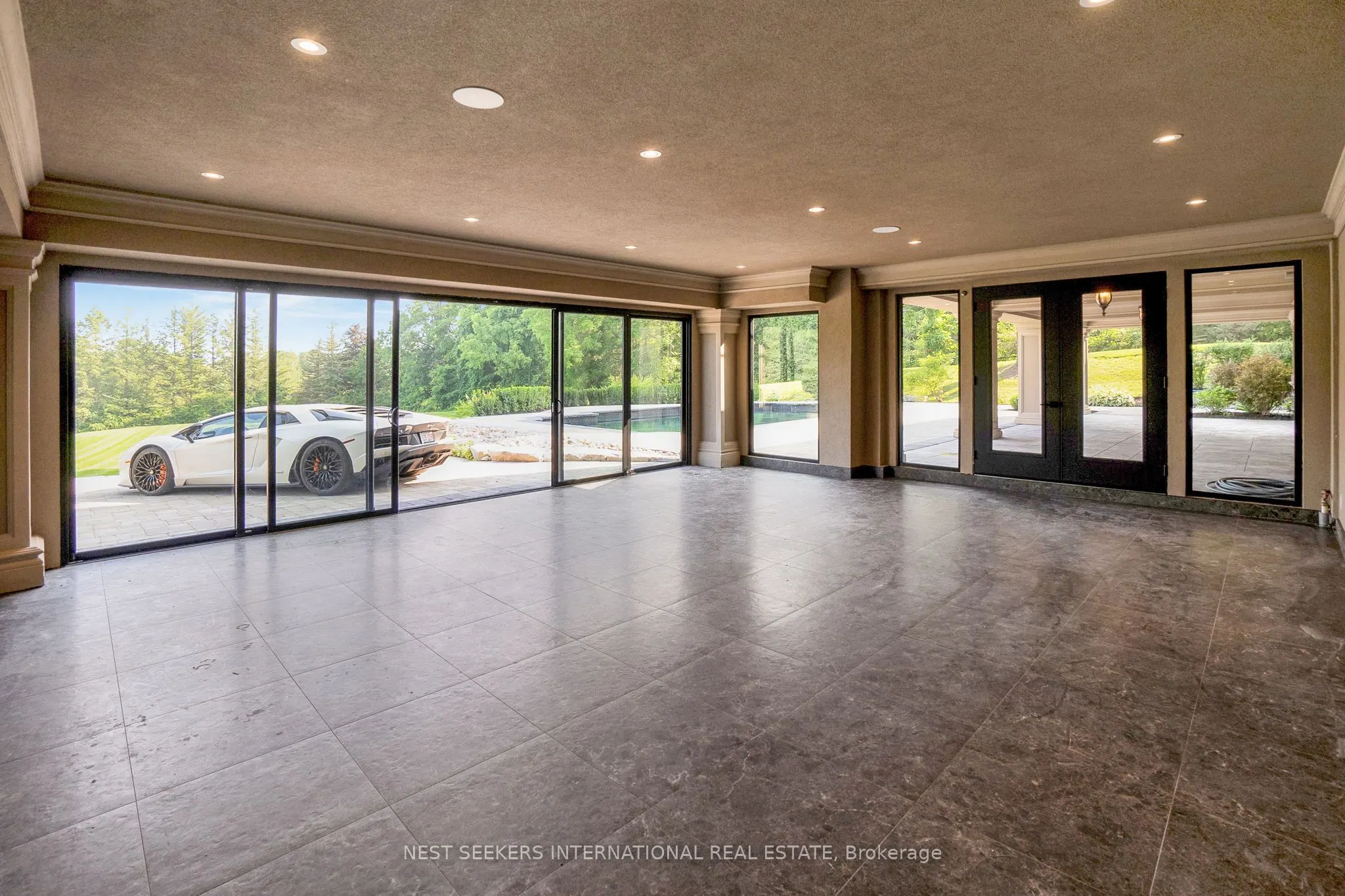 141 Kingscross Drive