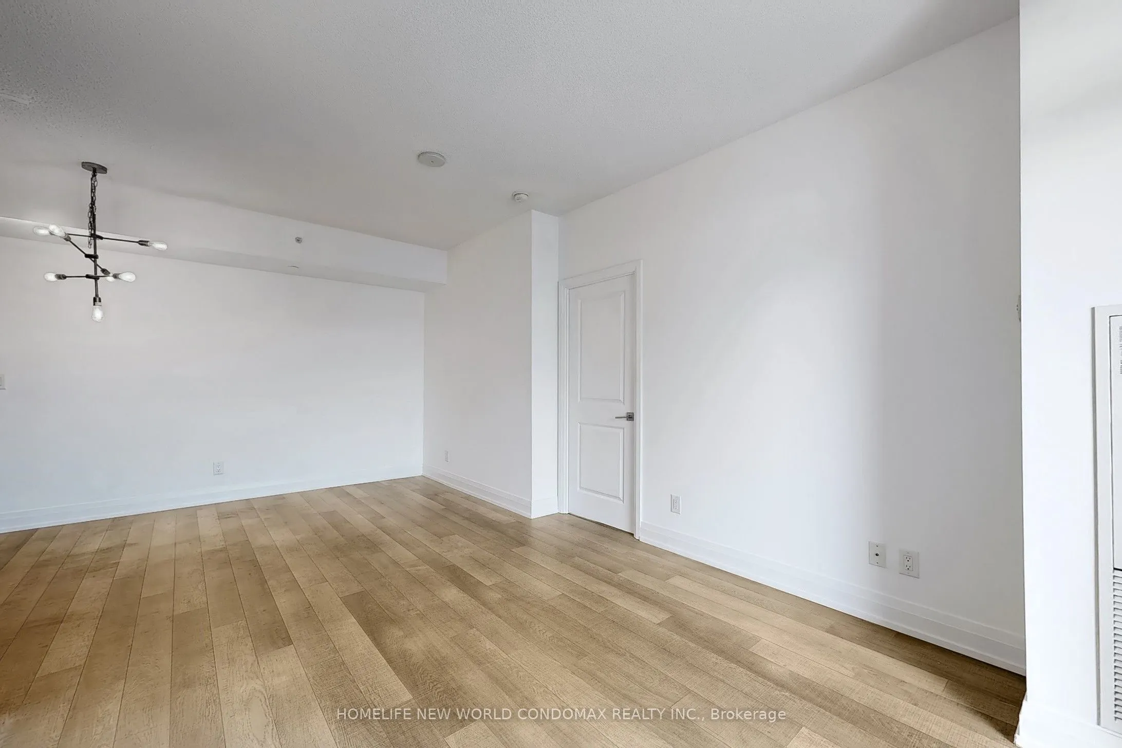 7165 Yonge Street, #1906