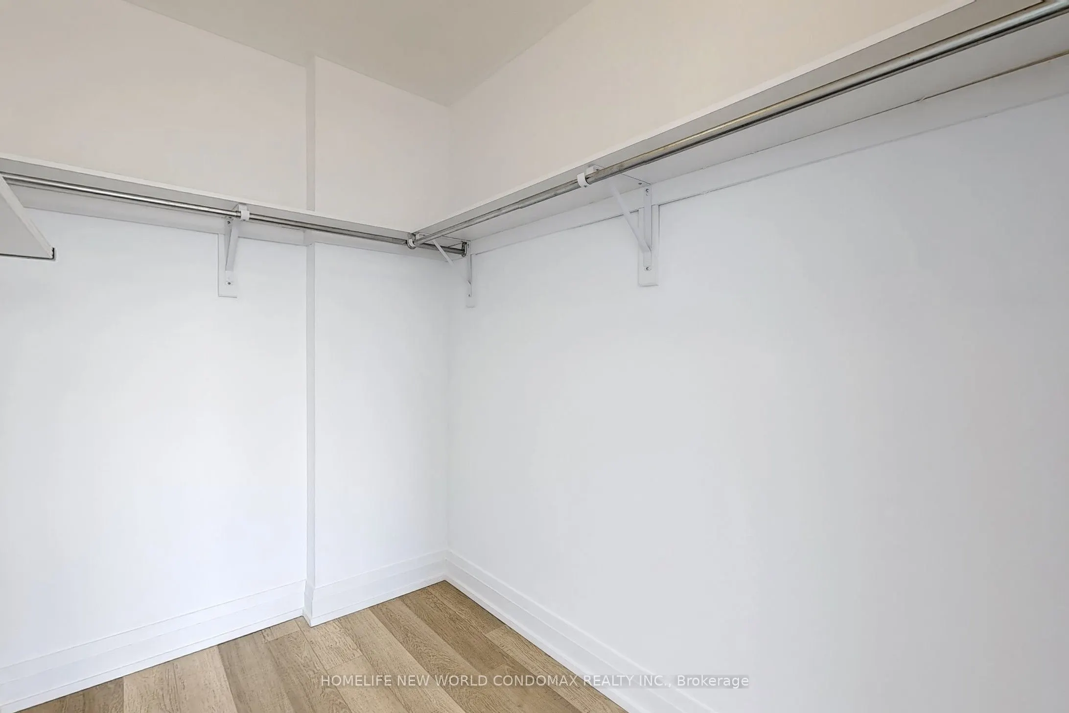 7165 Yonge Street, #1906