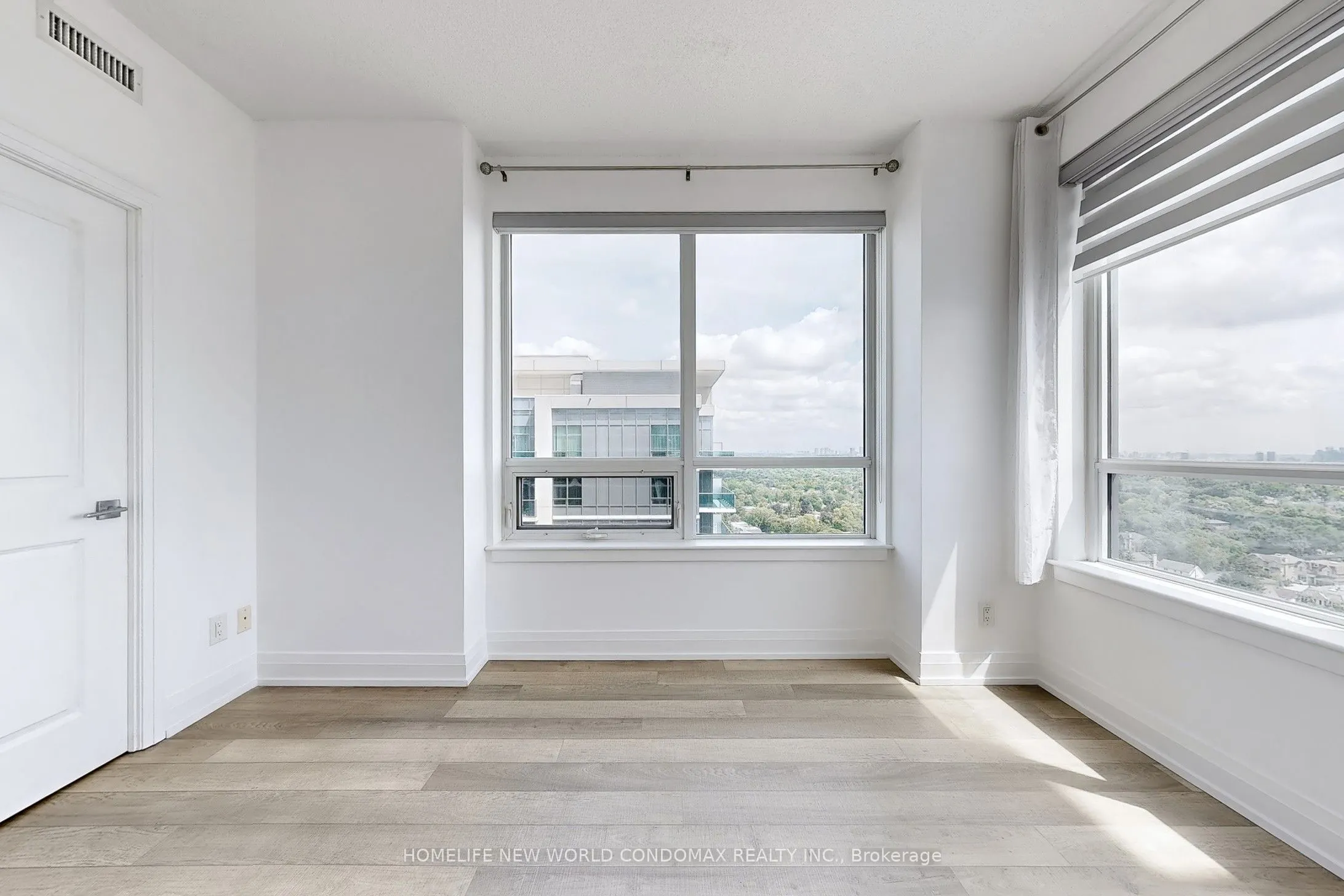 7165 Yonge Street, #1906