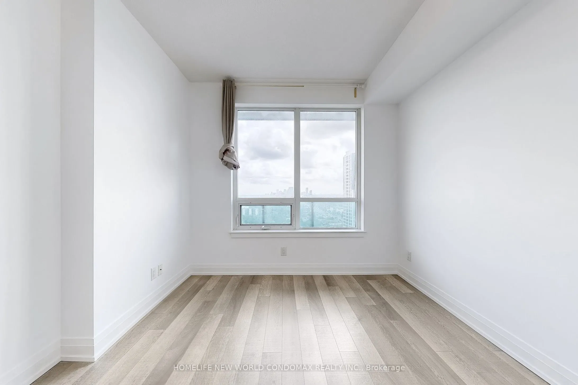 7165 Yonge Street, #1906