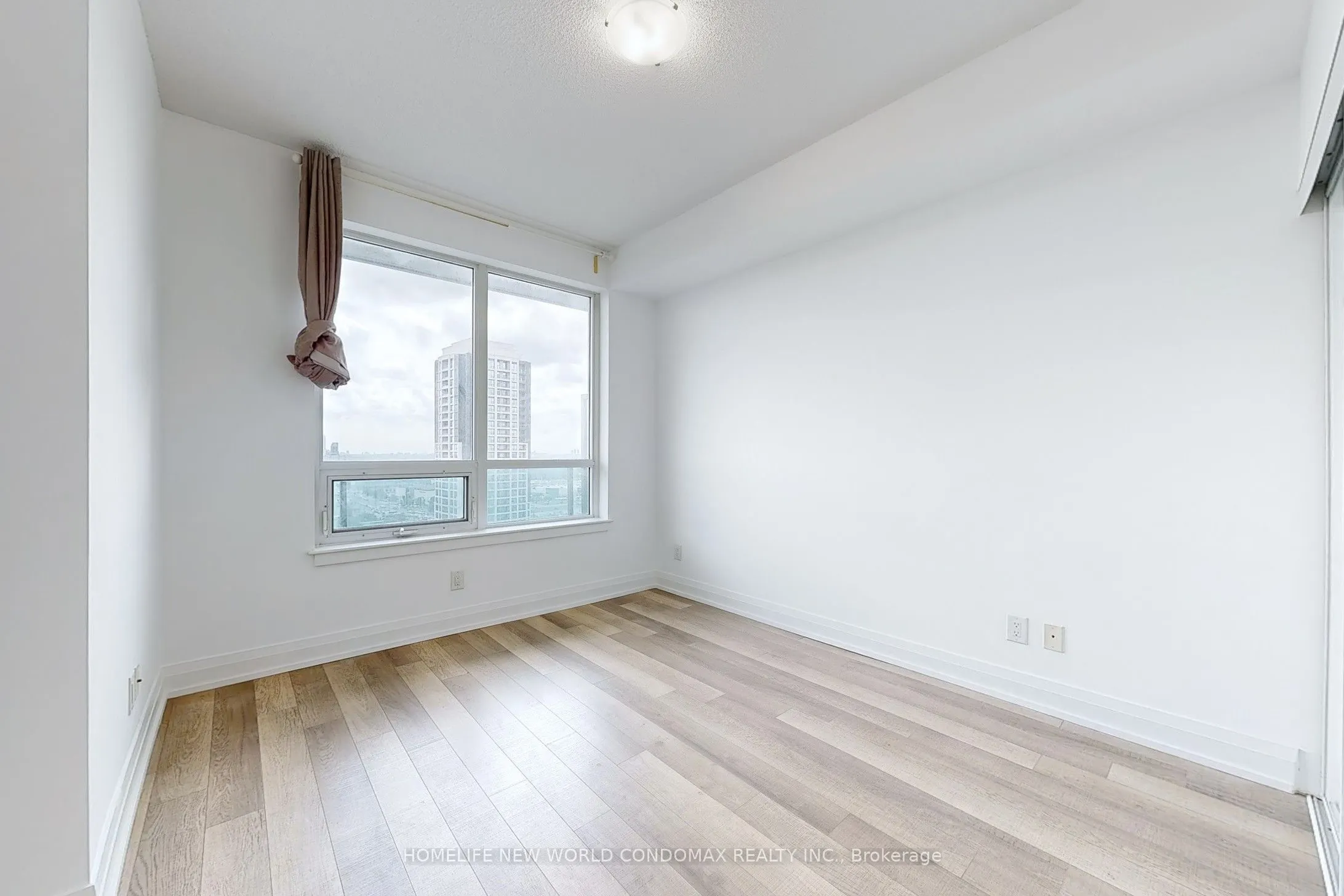7165 Yonge Street, #1906