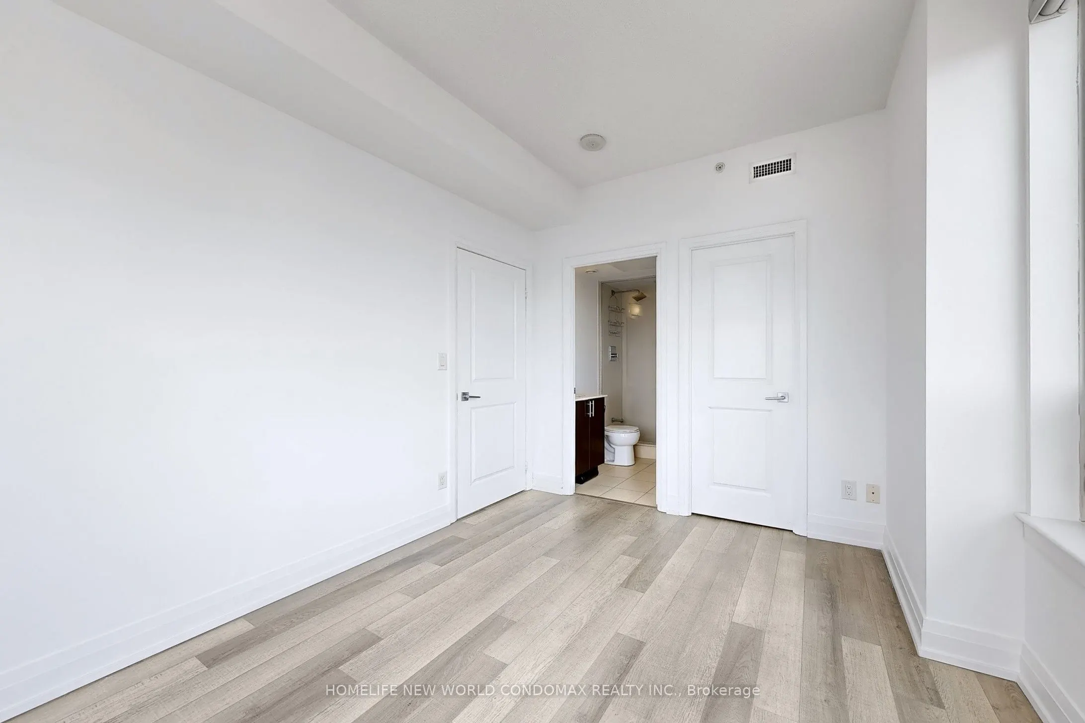 7165 Yonge Street, #1906