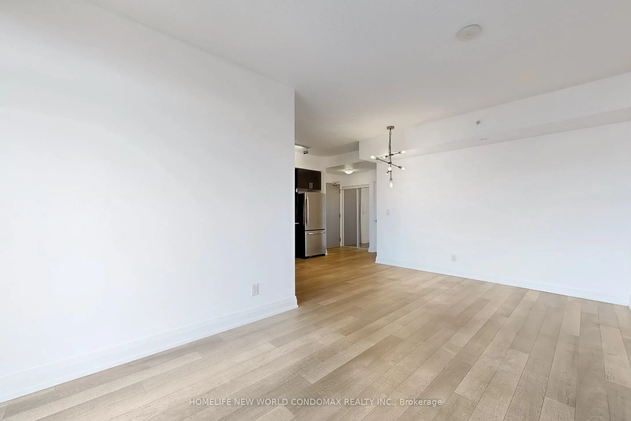 7165 Yonge Street, #1906