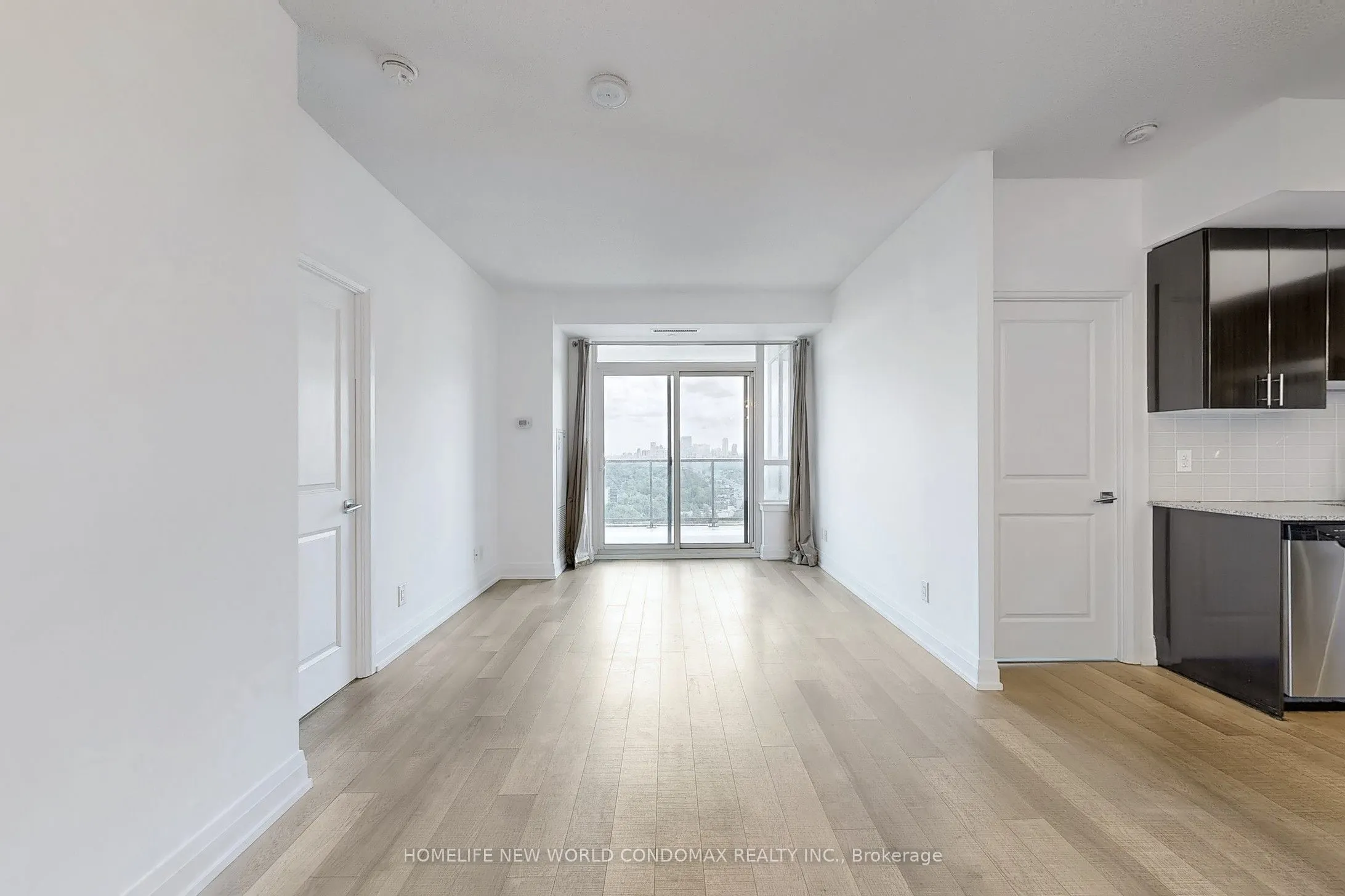 7165 Yonge Street, #1906