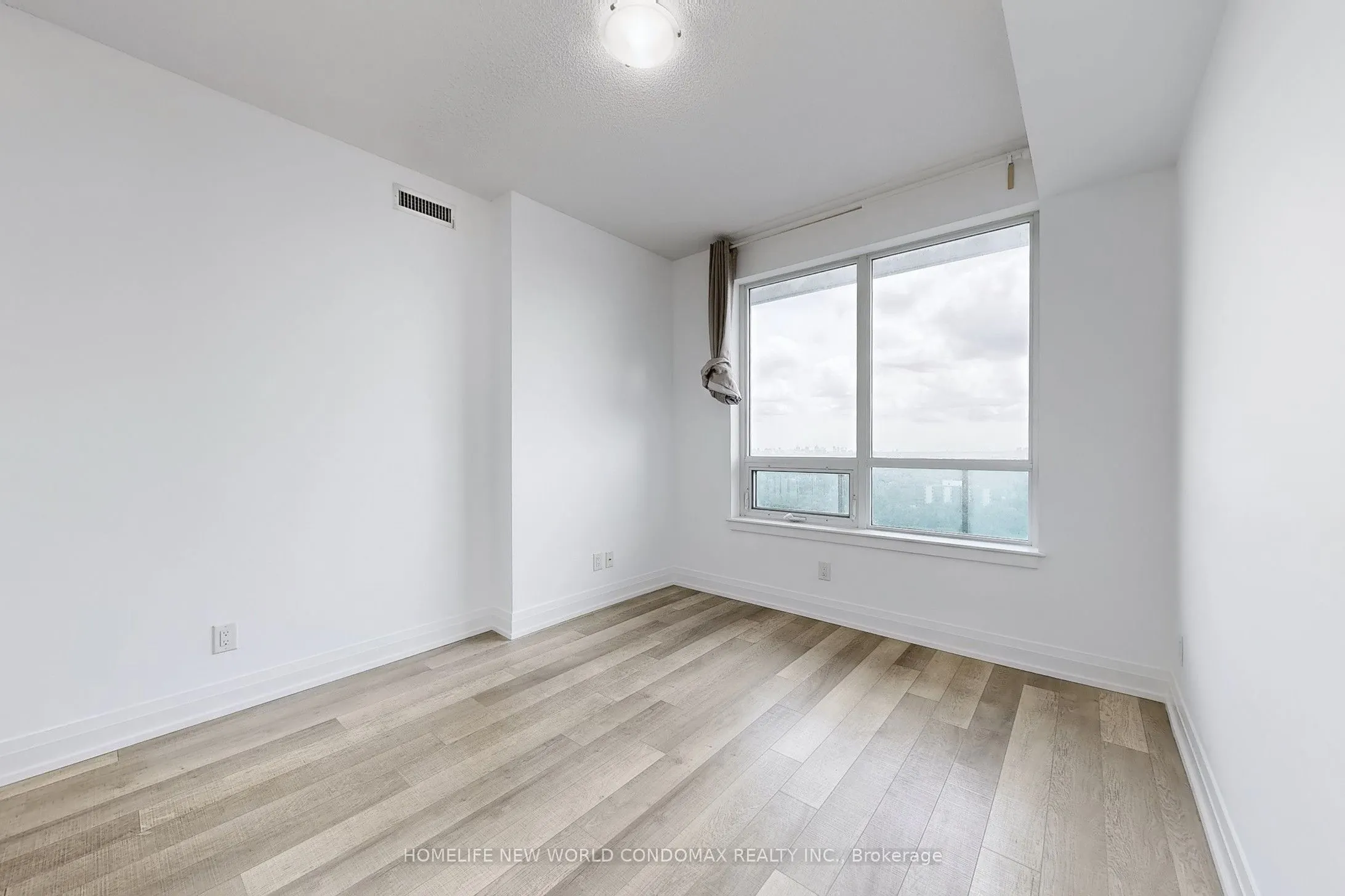7165 Yonge Street, #1906