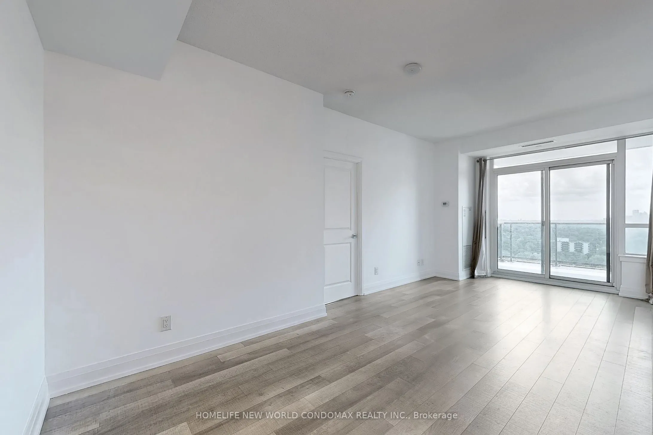 7165 Yonge Street, #1906