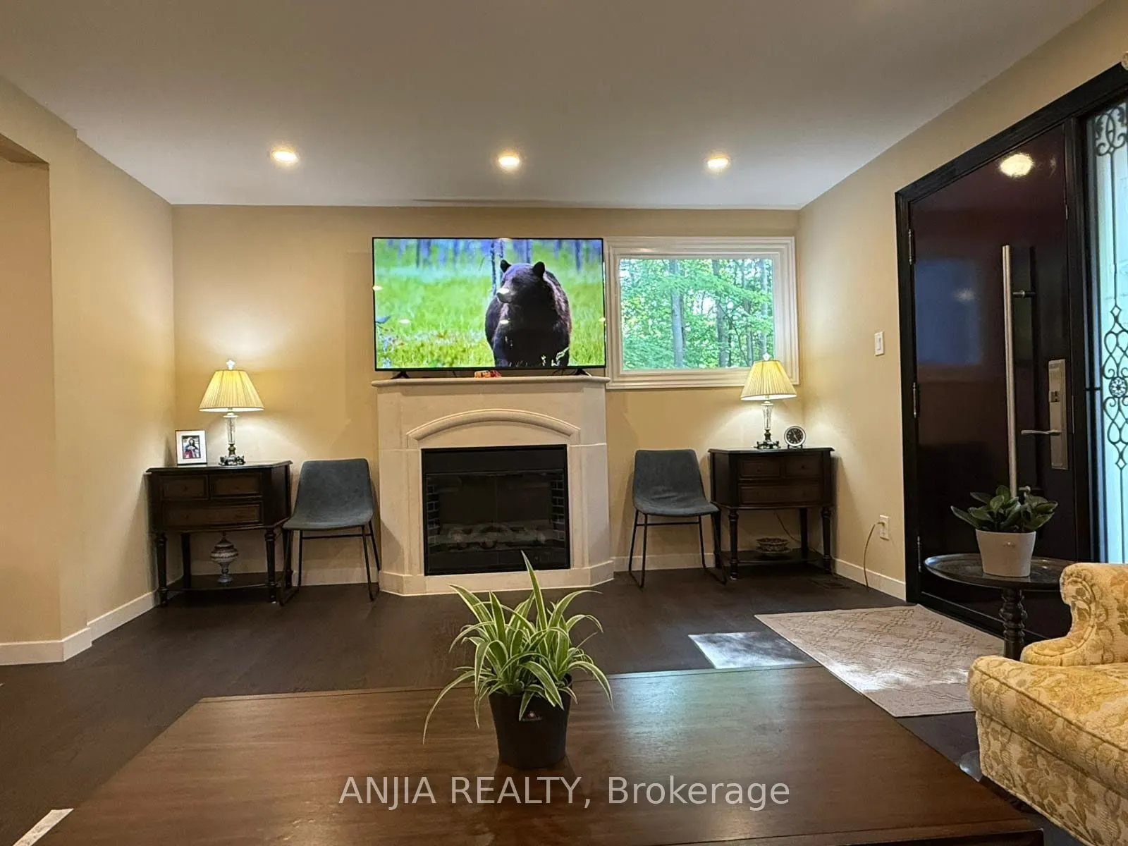 263 Queensville Side Road W