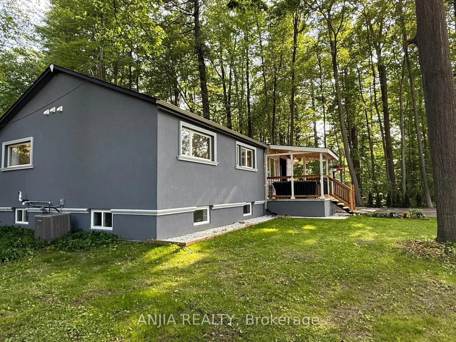 263 Queensville Side Road W