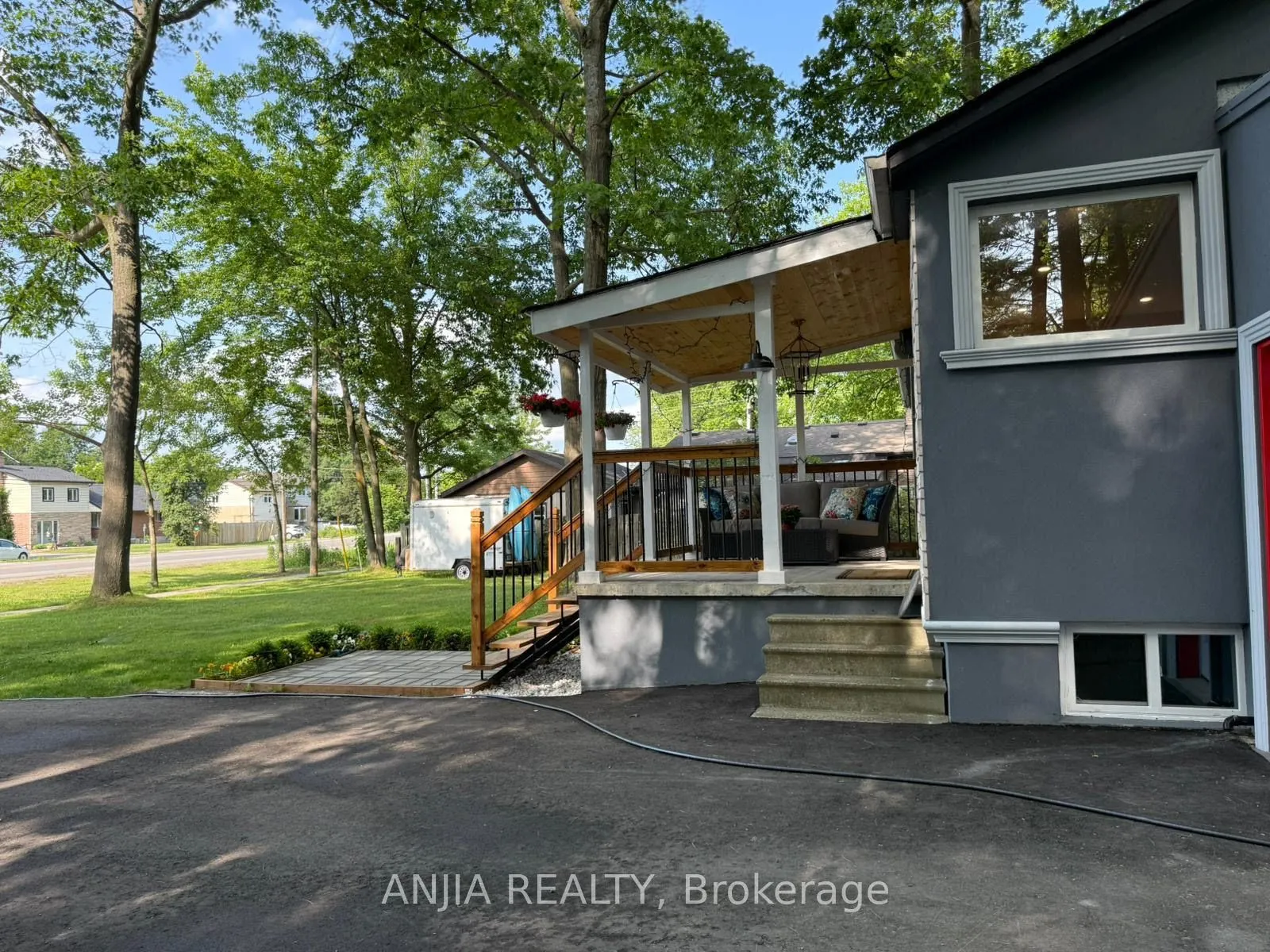 263 Queensville Side Road W