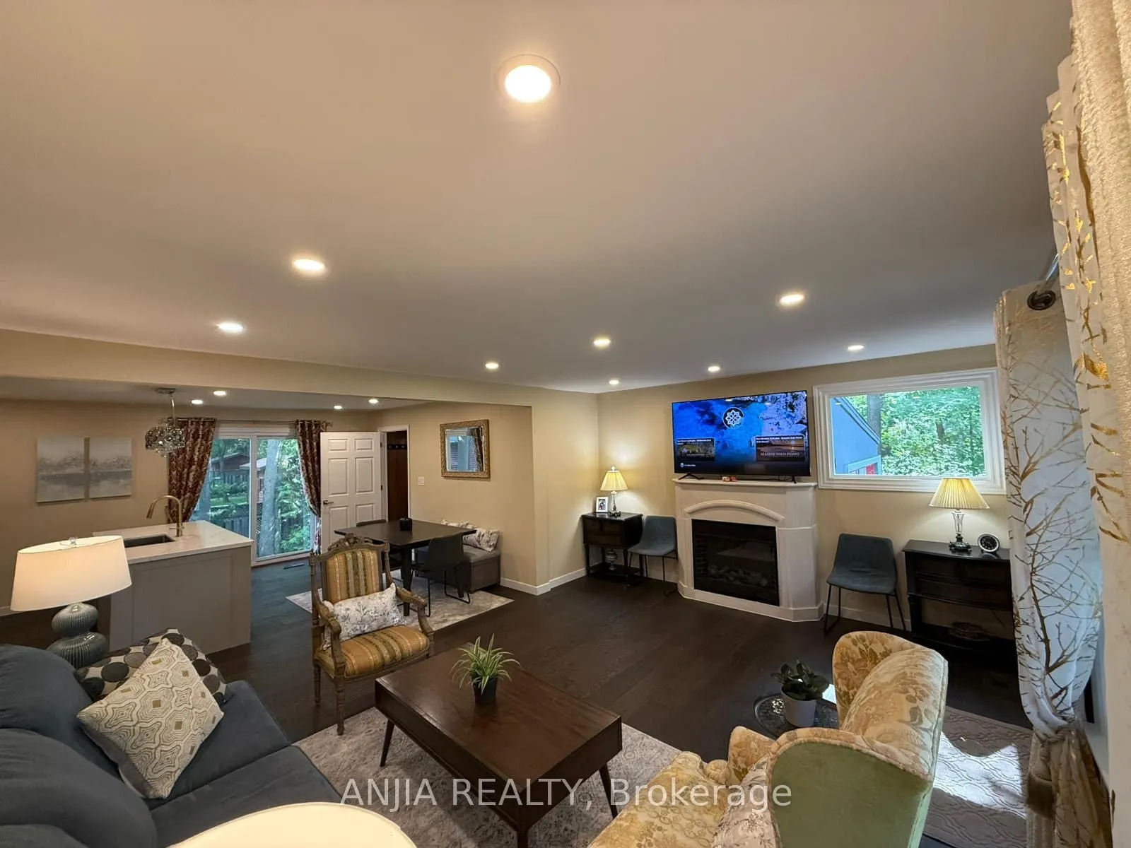 263 Queensville Side Road W
