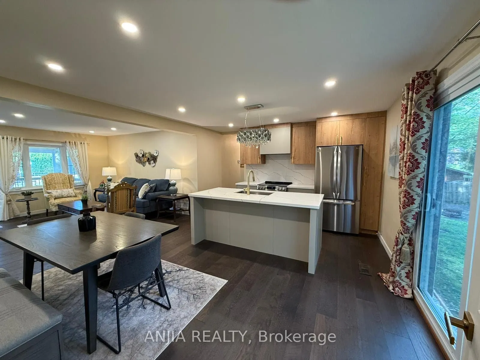 263 Queensville Side Road W