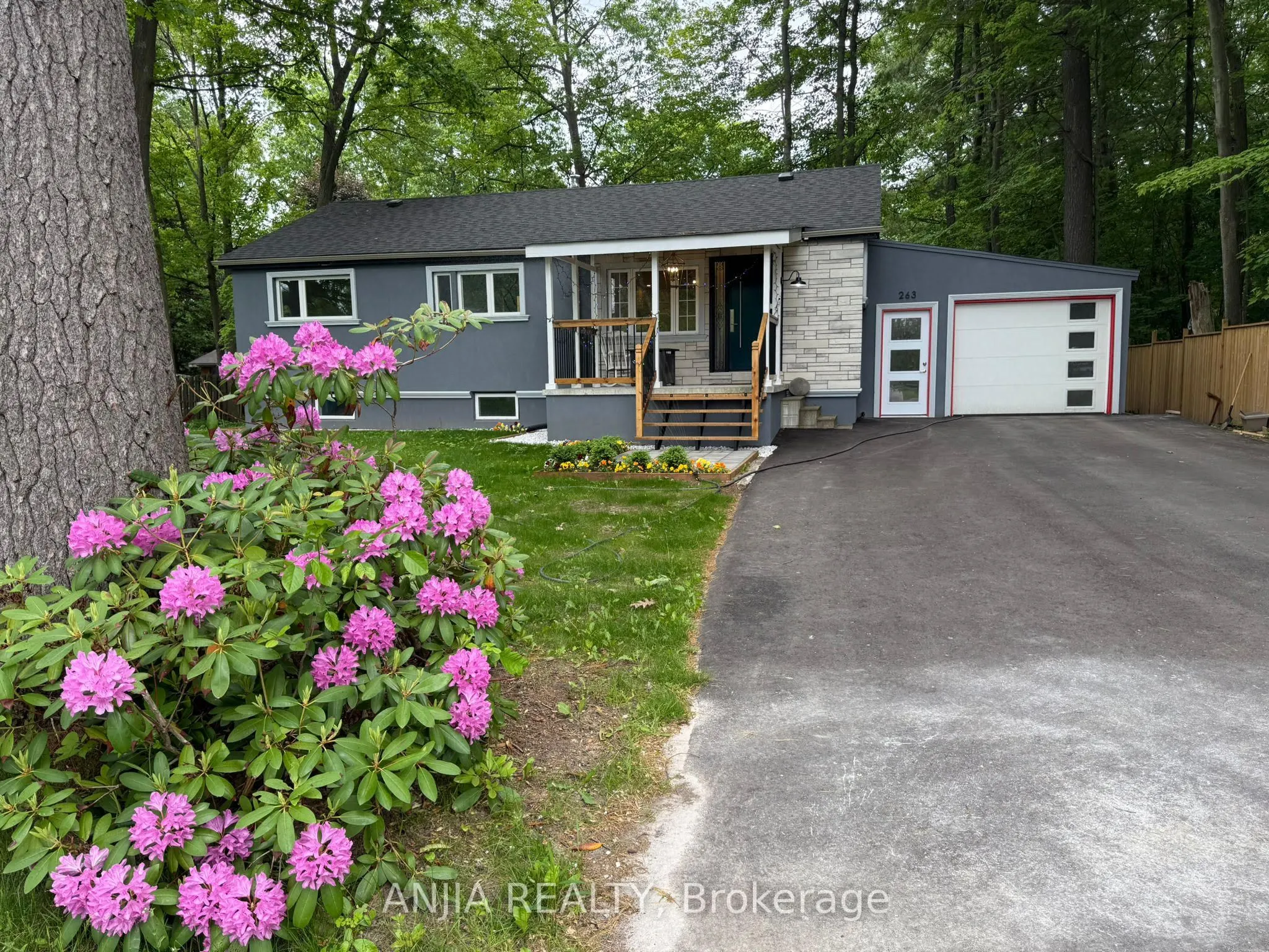 263 Queensville Side Road W