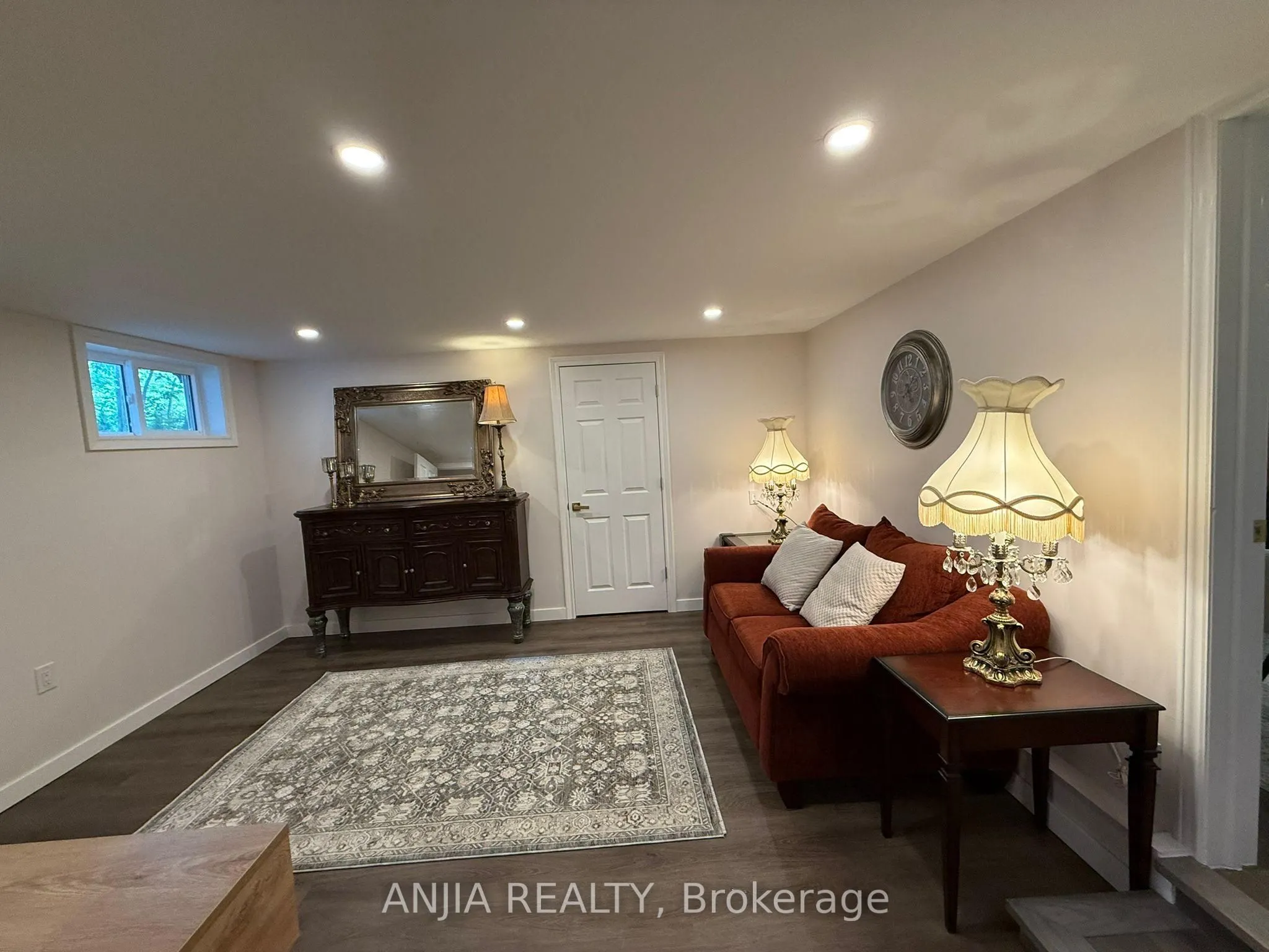 263 Queensville Side Road W