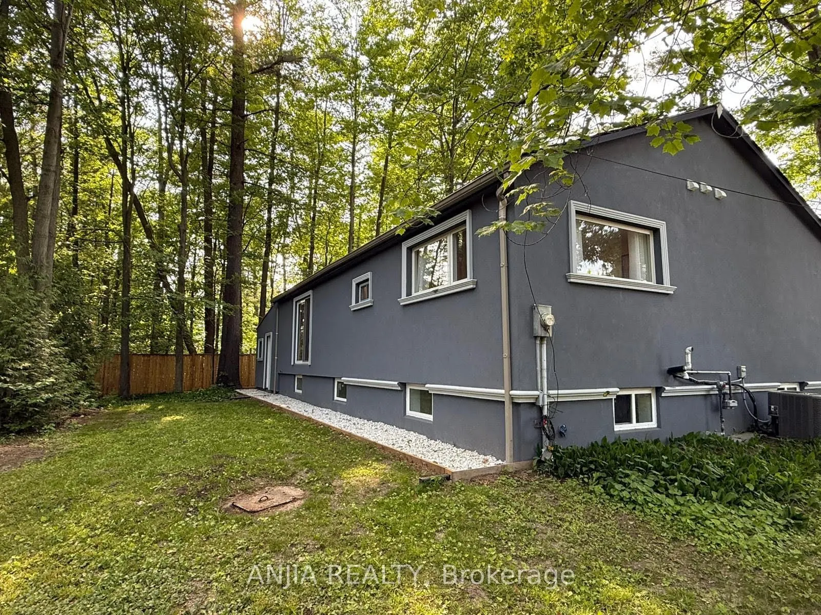 263 Queensville Side Road W