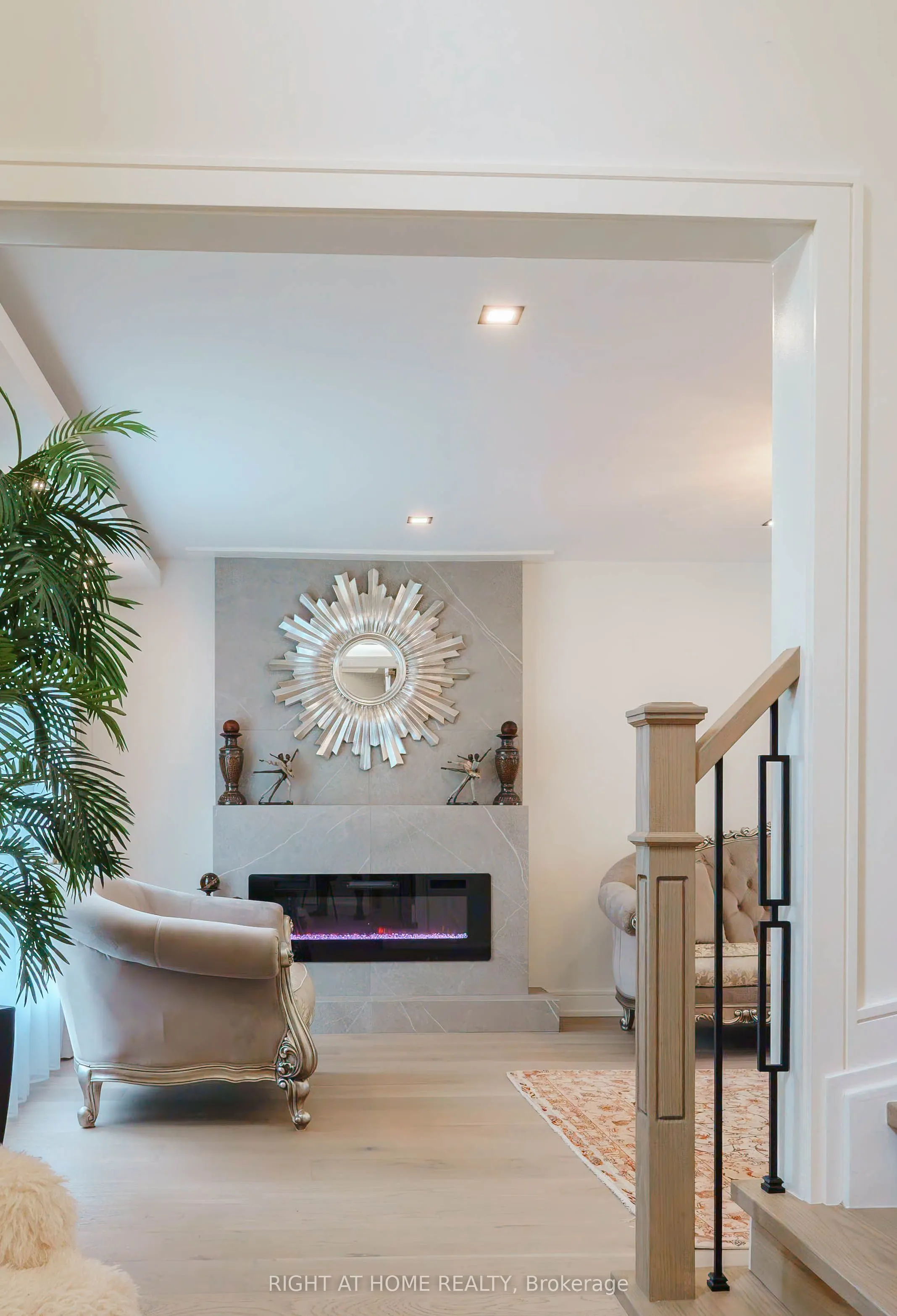 6 Ladyslipper Court N