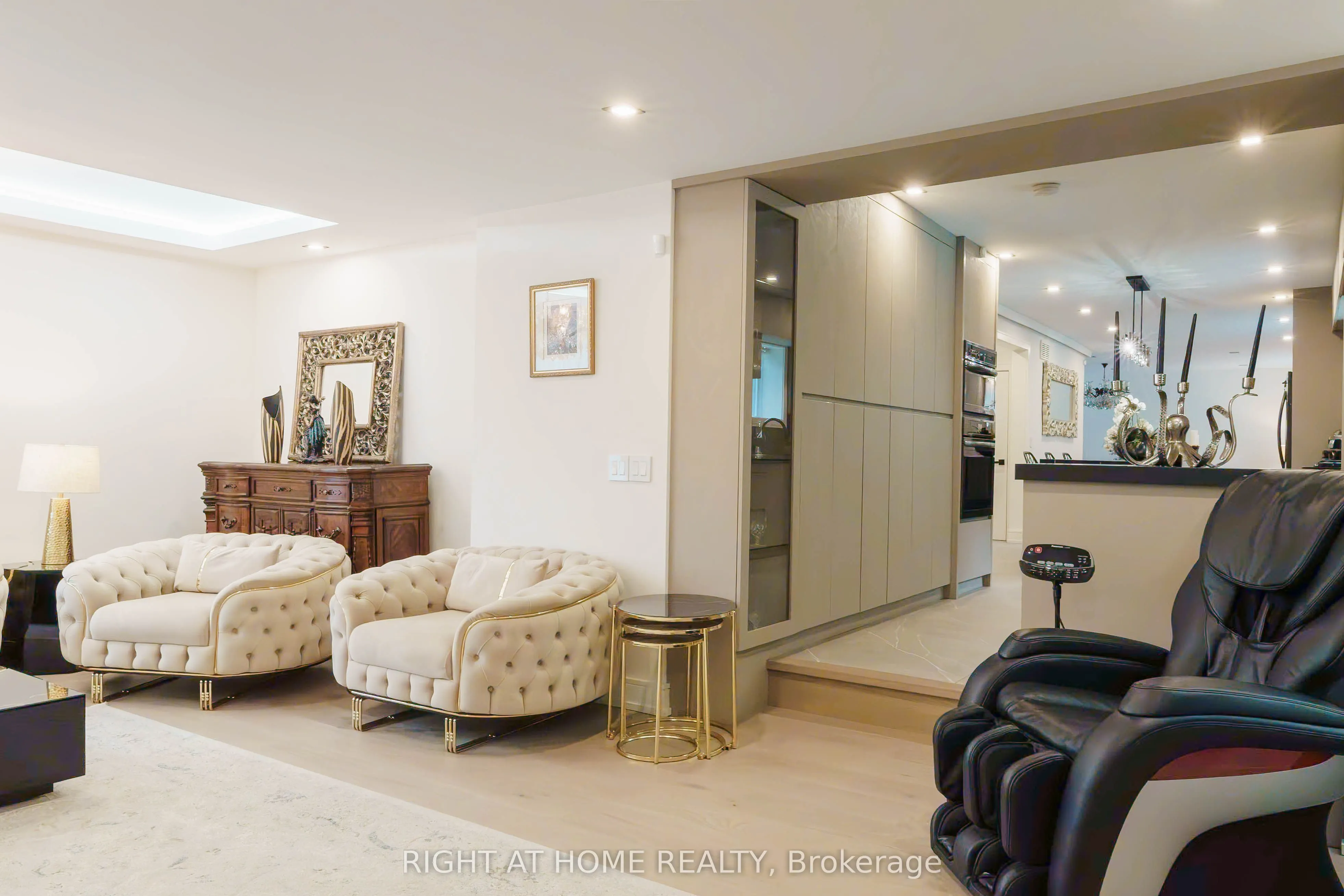 6 Ladyslipper Court N