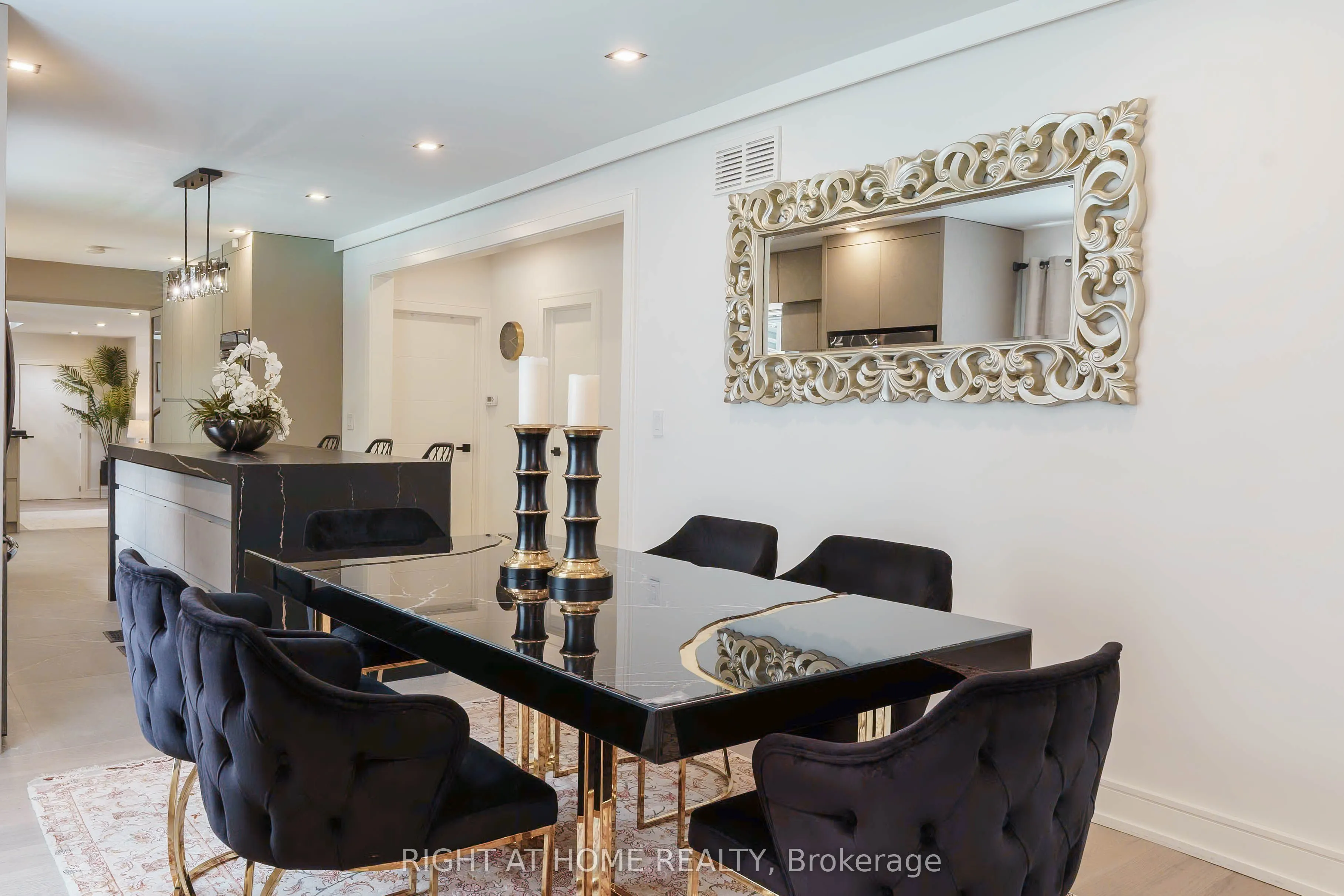 6 Ladyslipper Court N
