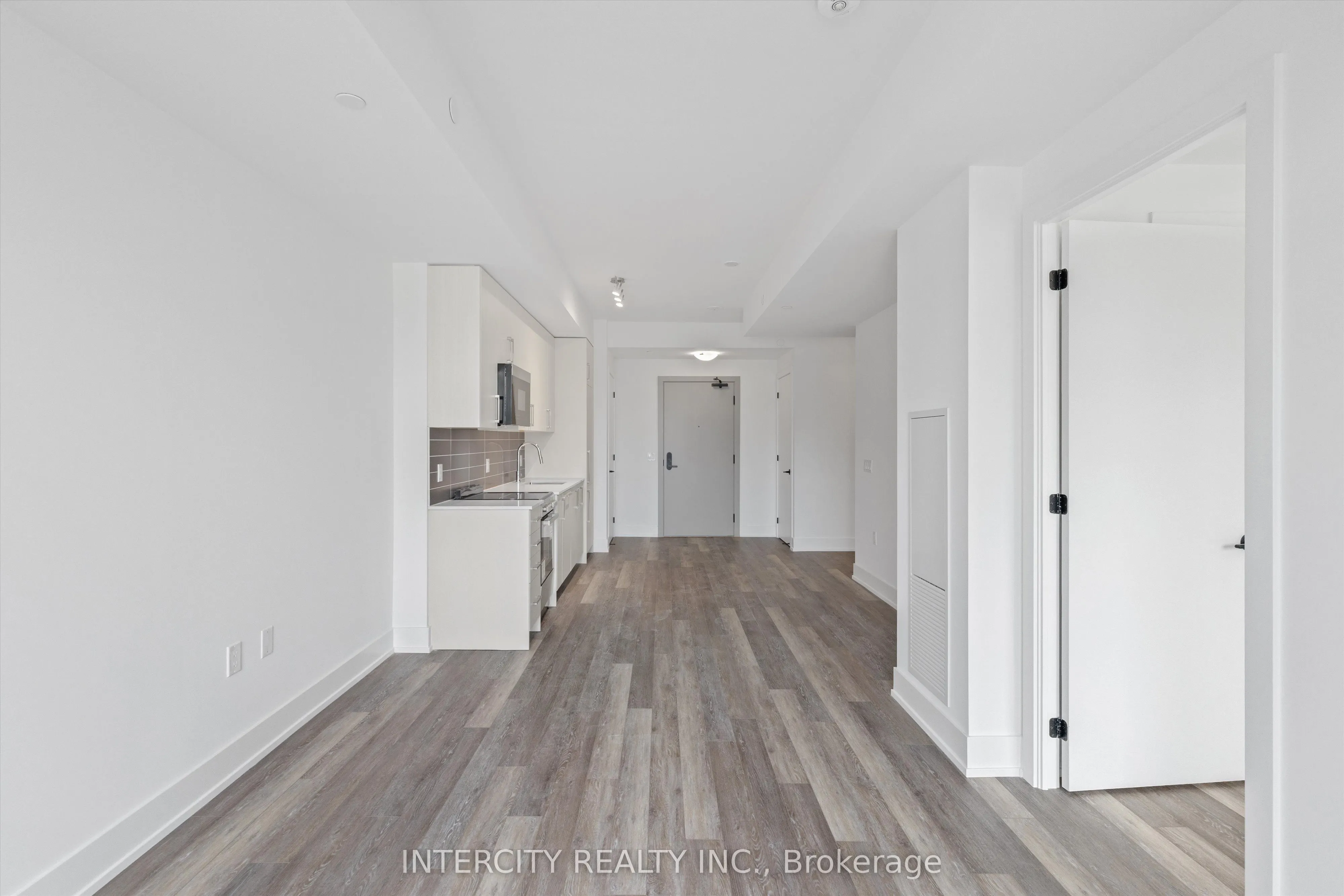 2075 King Road, #235
