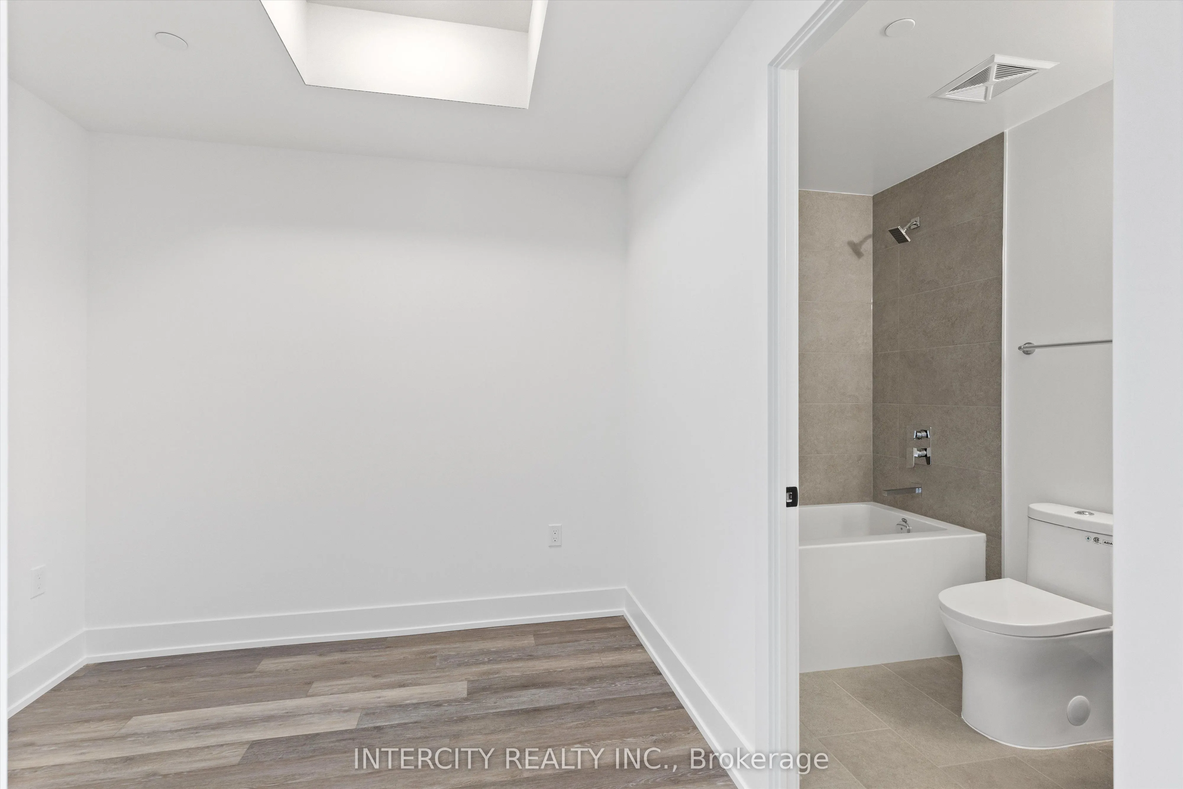 2075 King Road, #235