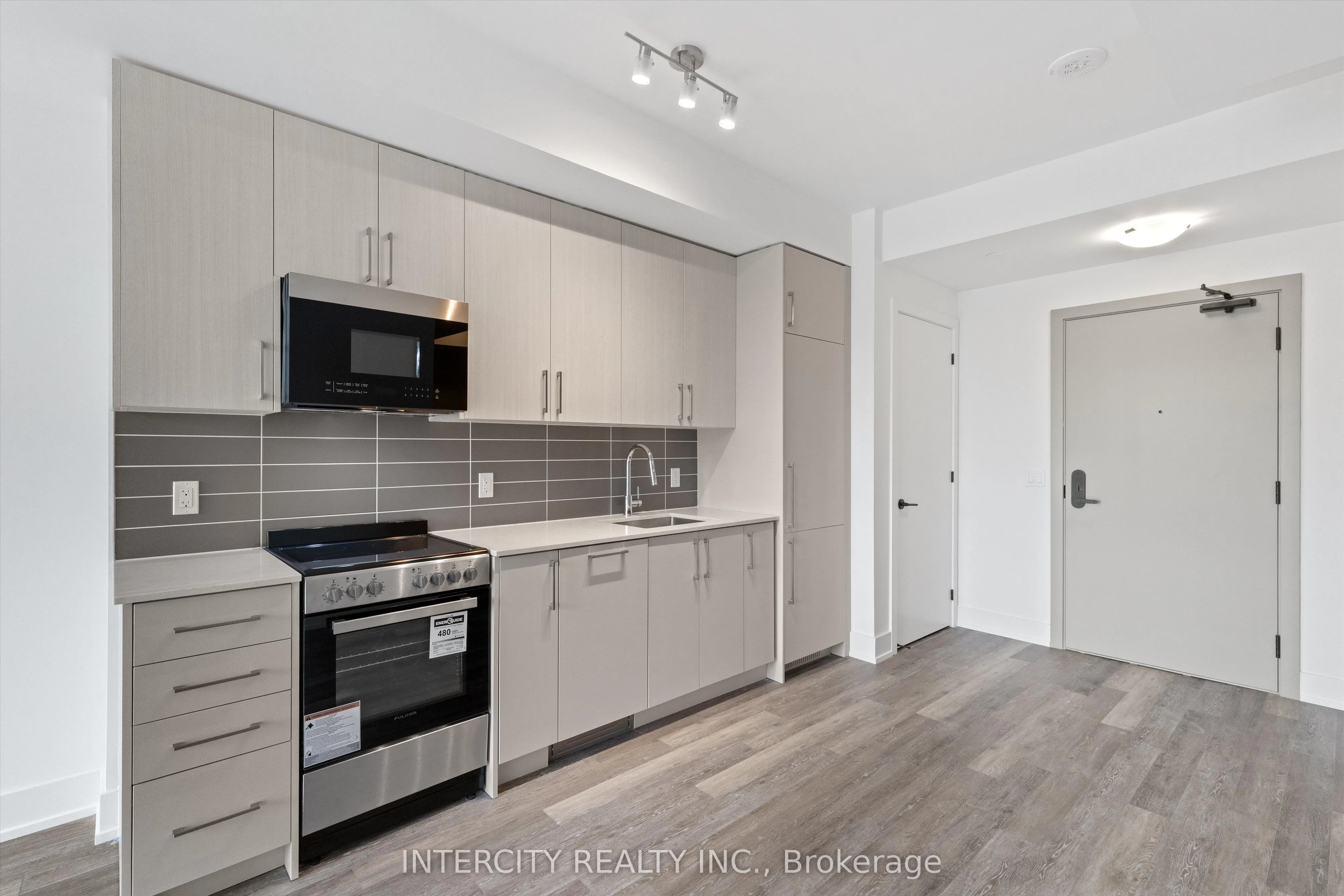 2075 King Road, #235