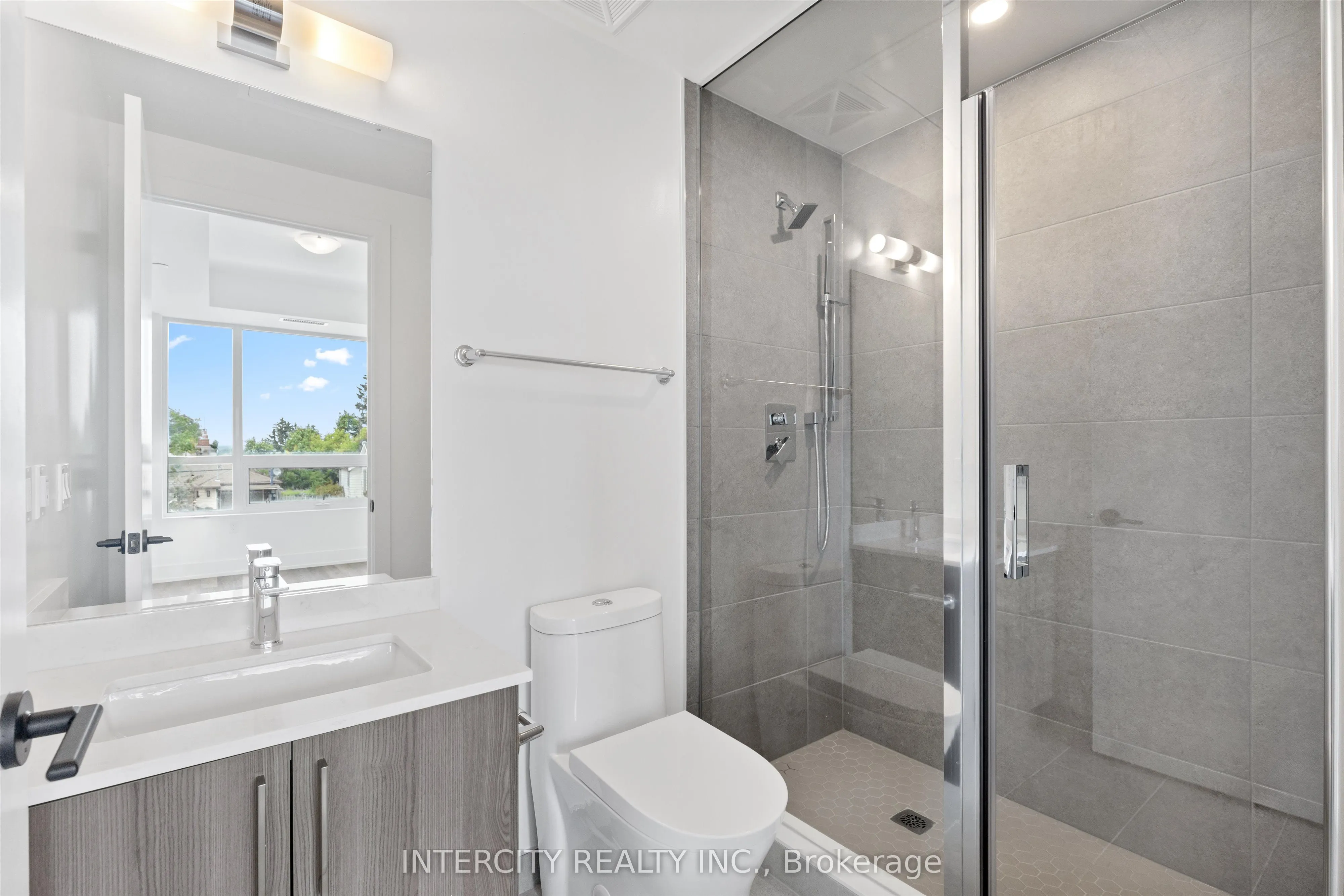 2075 King Road, #235