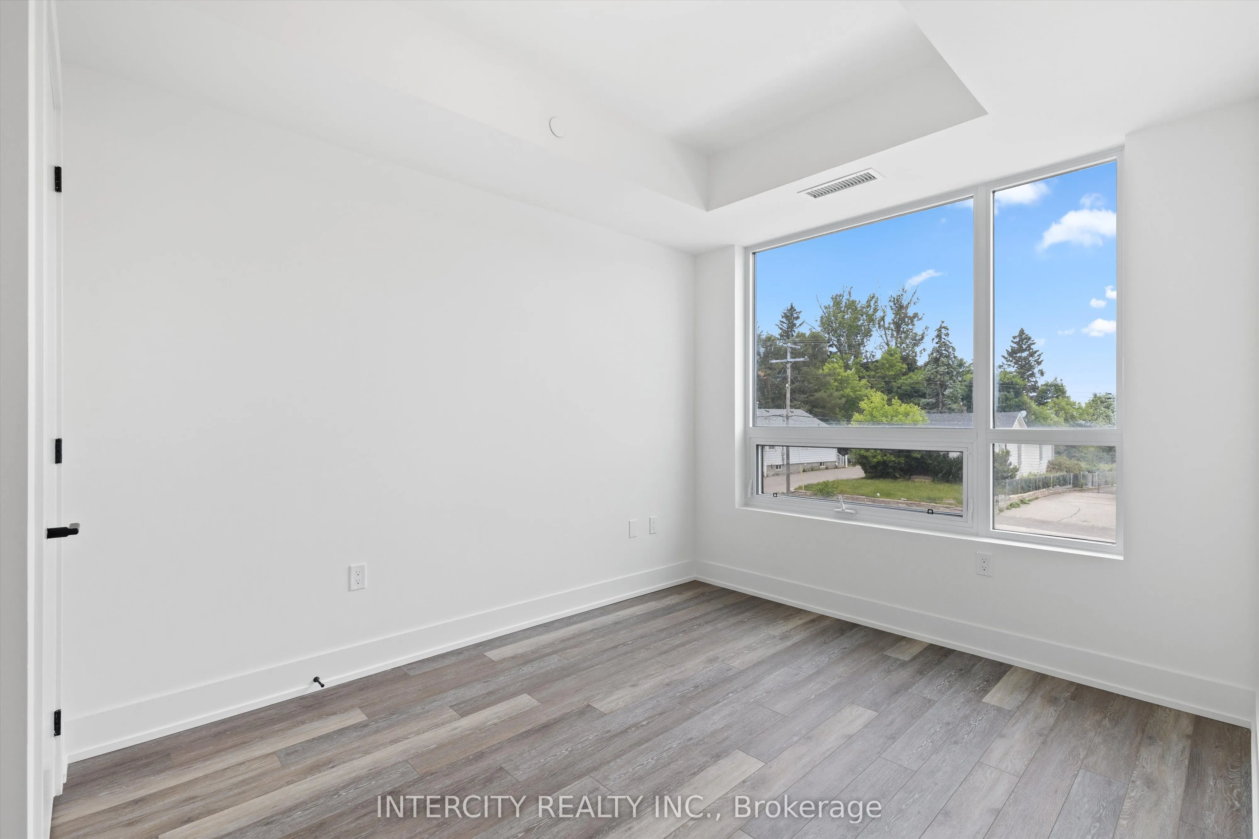 2075 King Road, #235