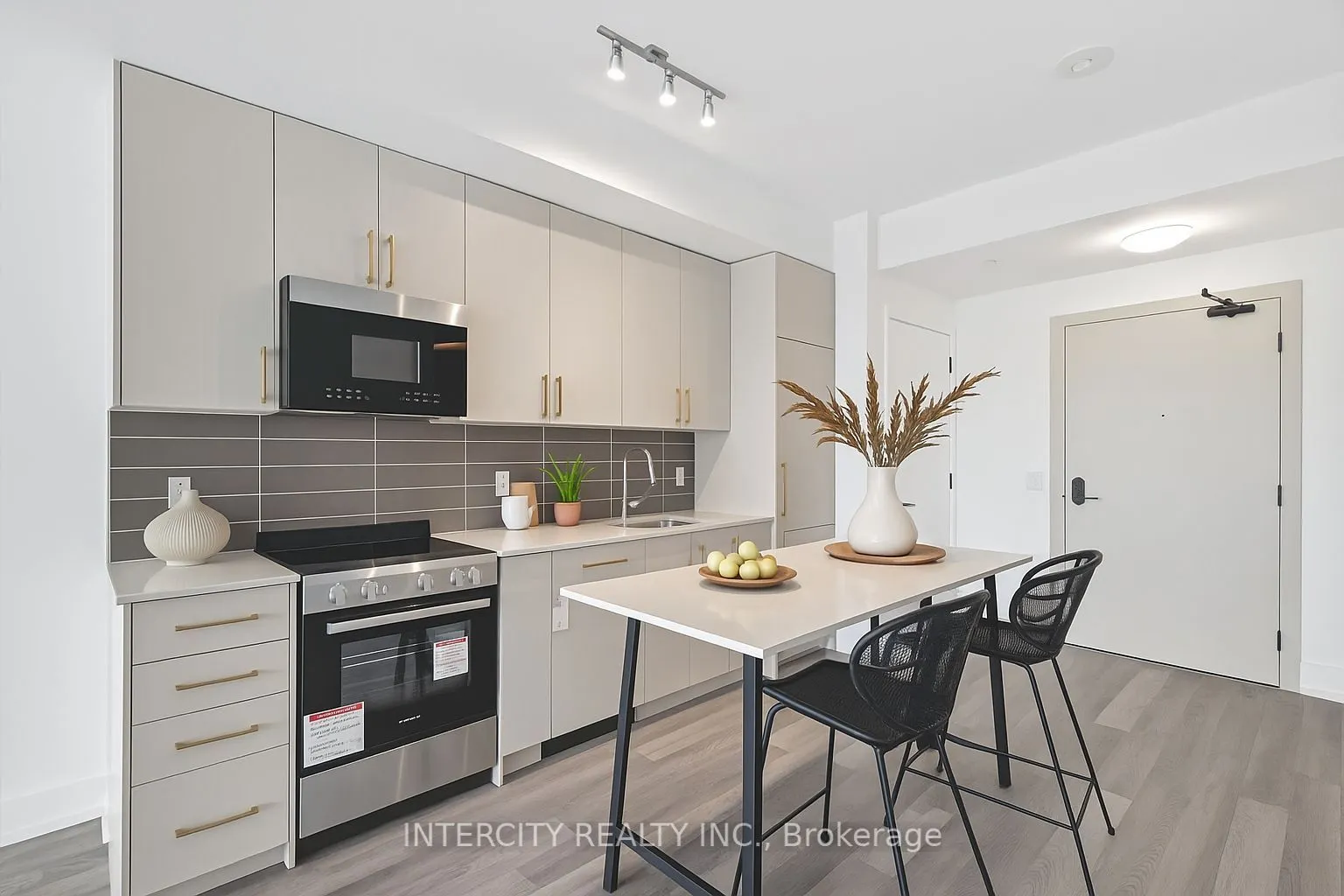 2075 King Road, #235