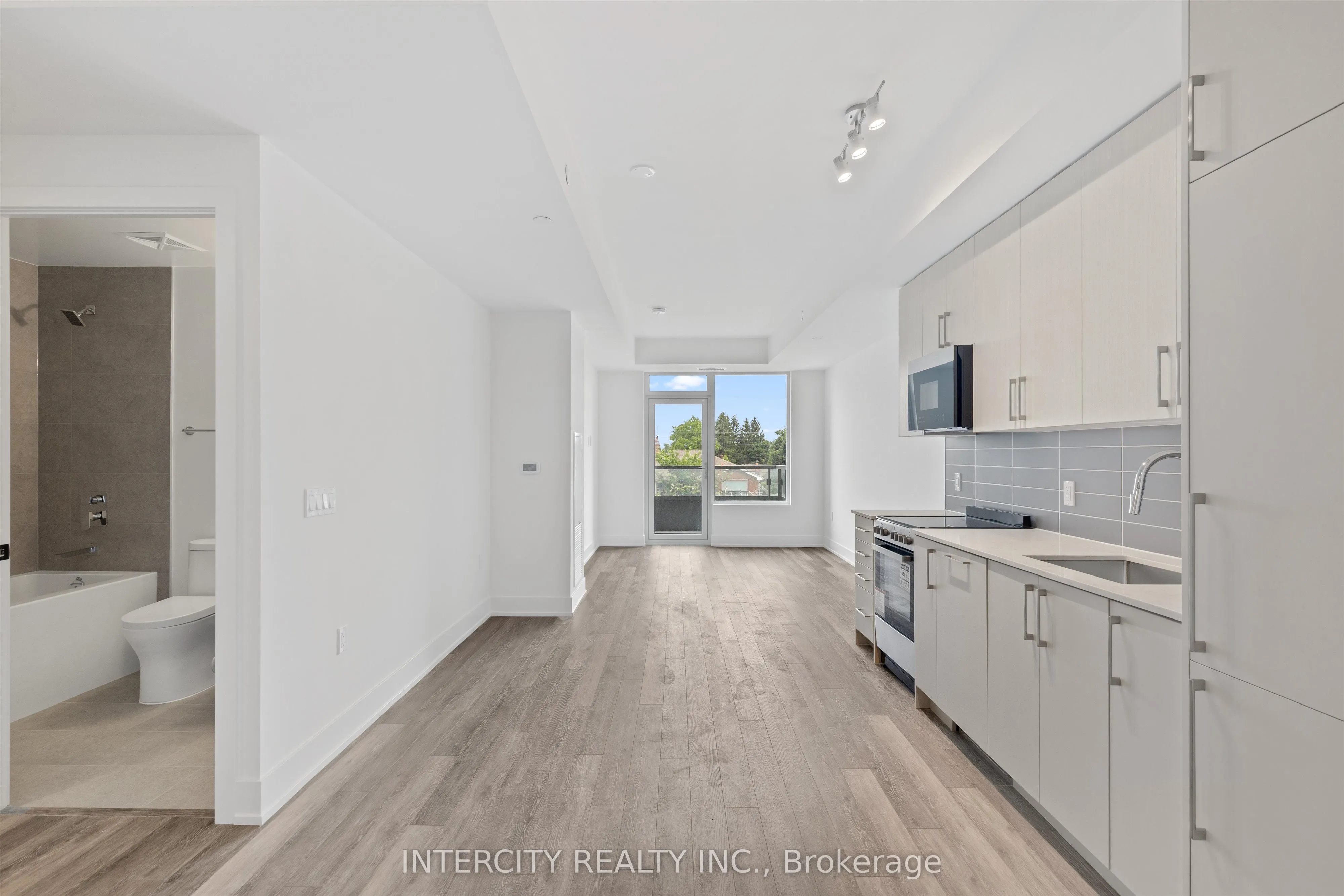 2075 King Road, #235
