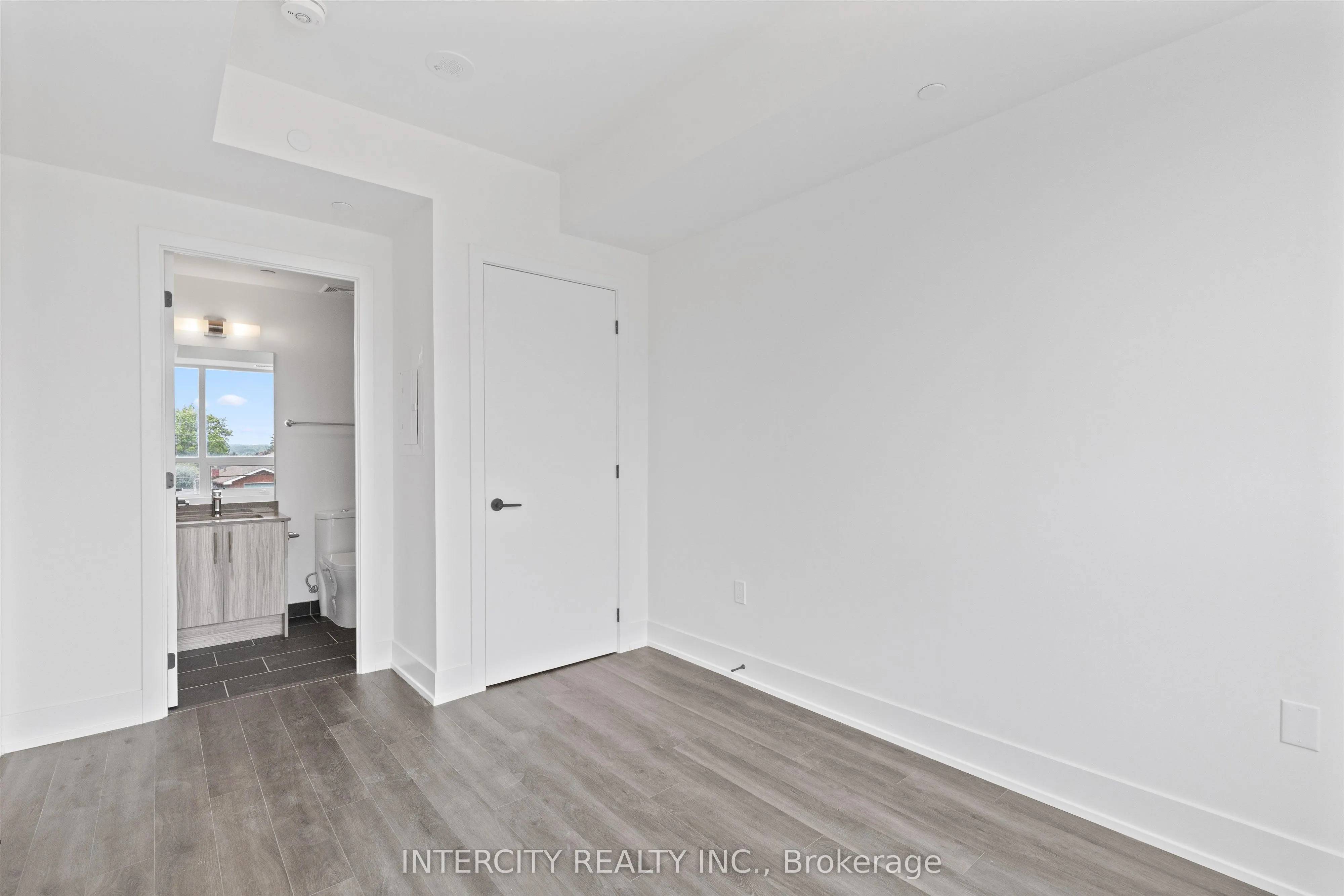 2075 King Road, #237