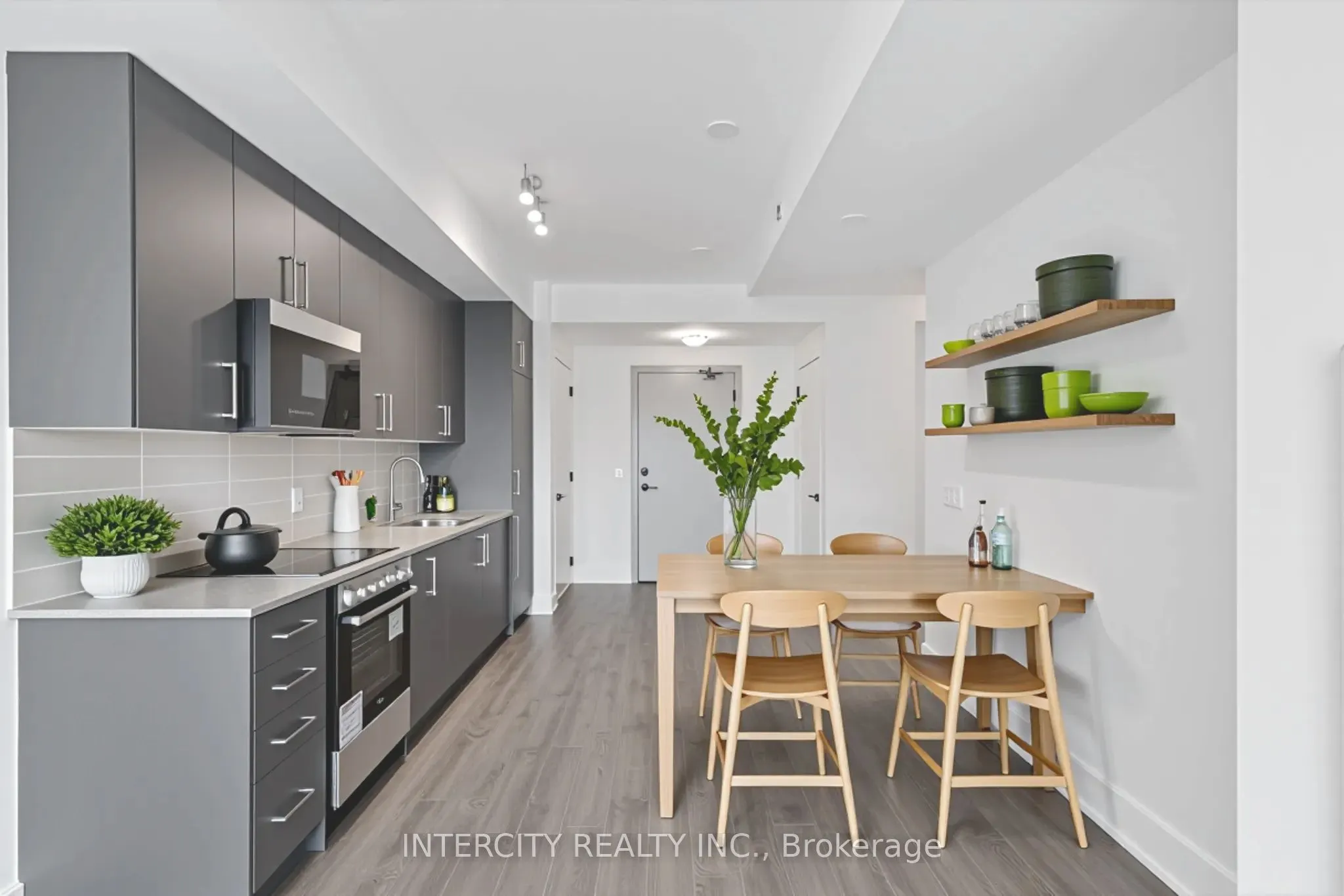 2075 King Road, #237