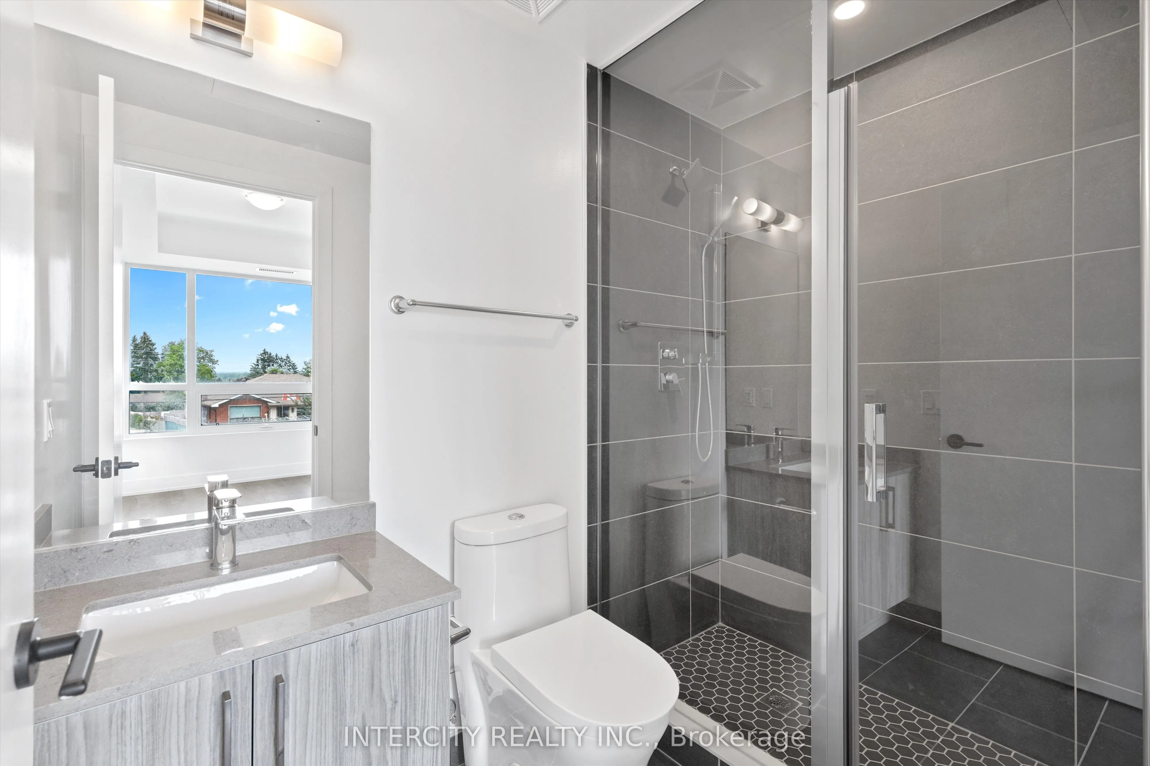 2075 King Road, #237
