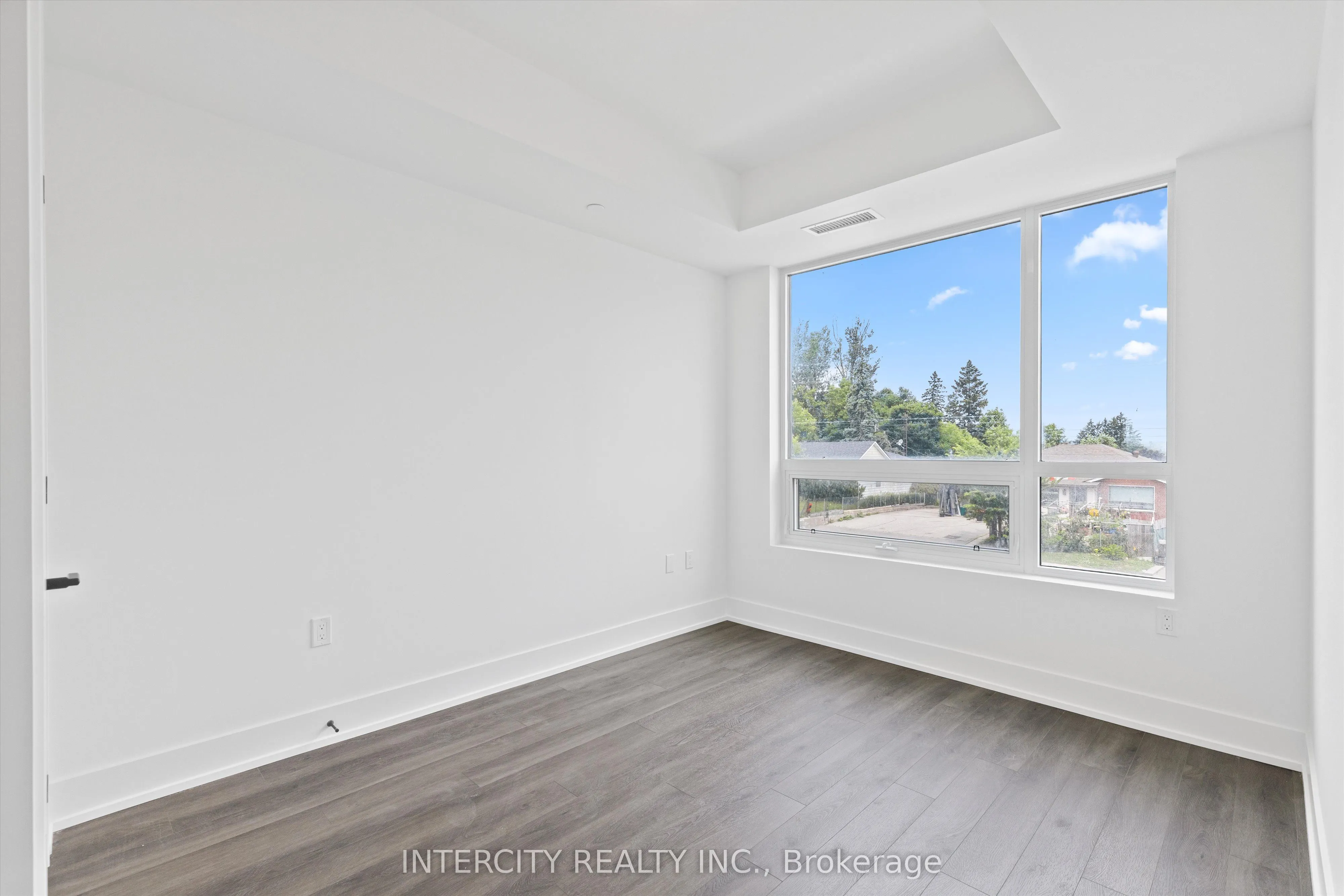 2075 King Road, #237