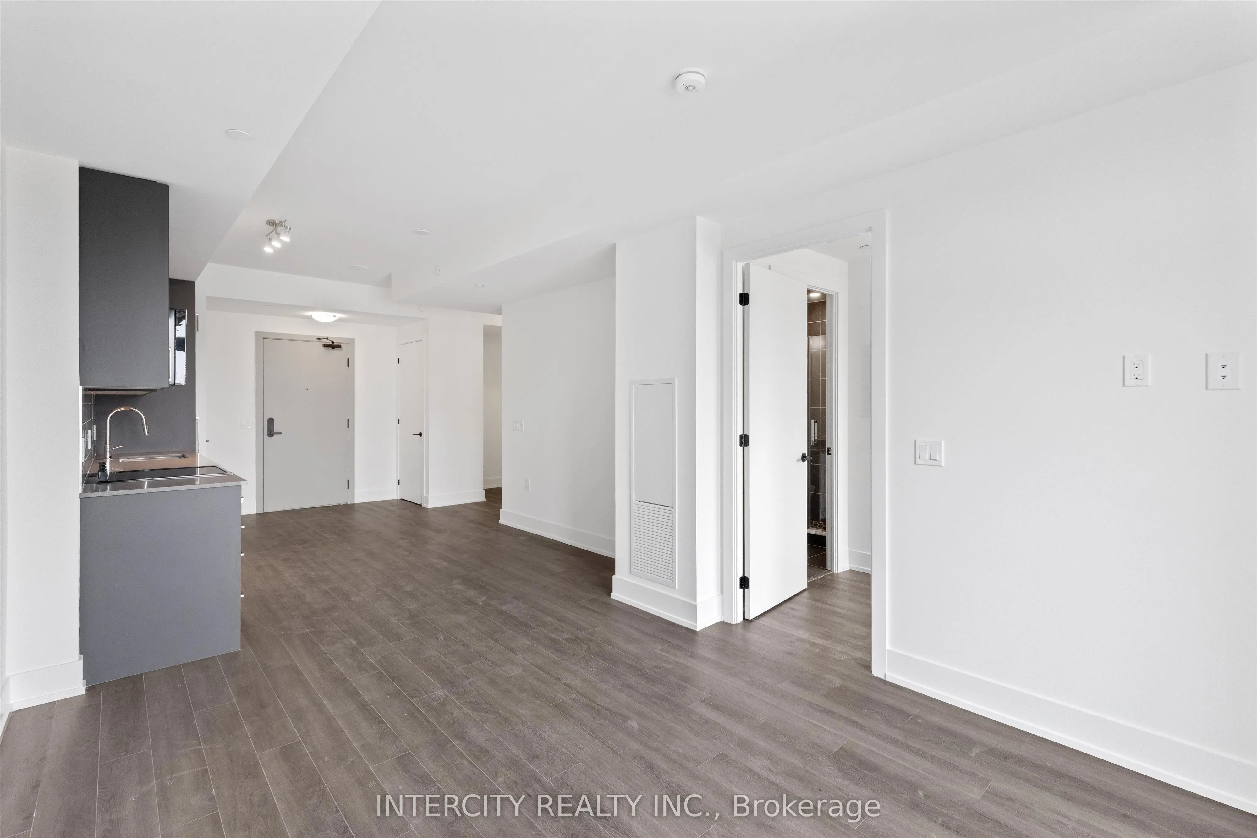 2075 King Road, #237